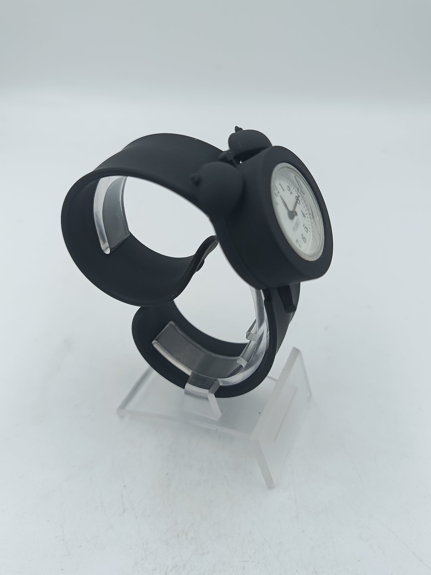 Damenarmbanduhr mit flexiblem schwarzem Silikonband und klassischem Zifferblatt