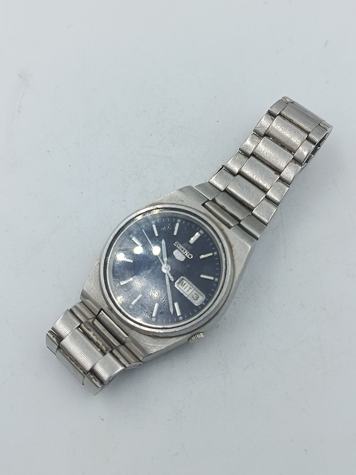 Klassische Seiko 5 Automatikuhr mit Edelstahlarmband Klassisches Vintage Design
