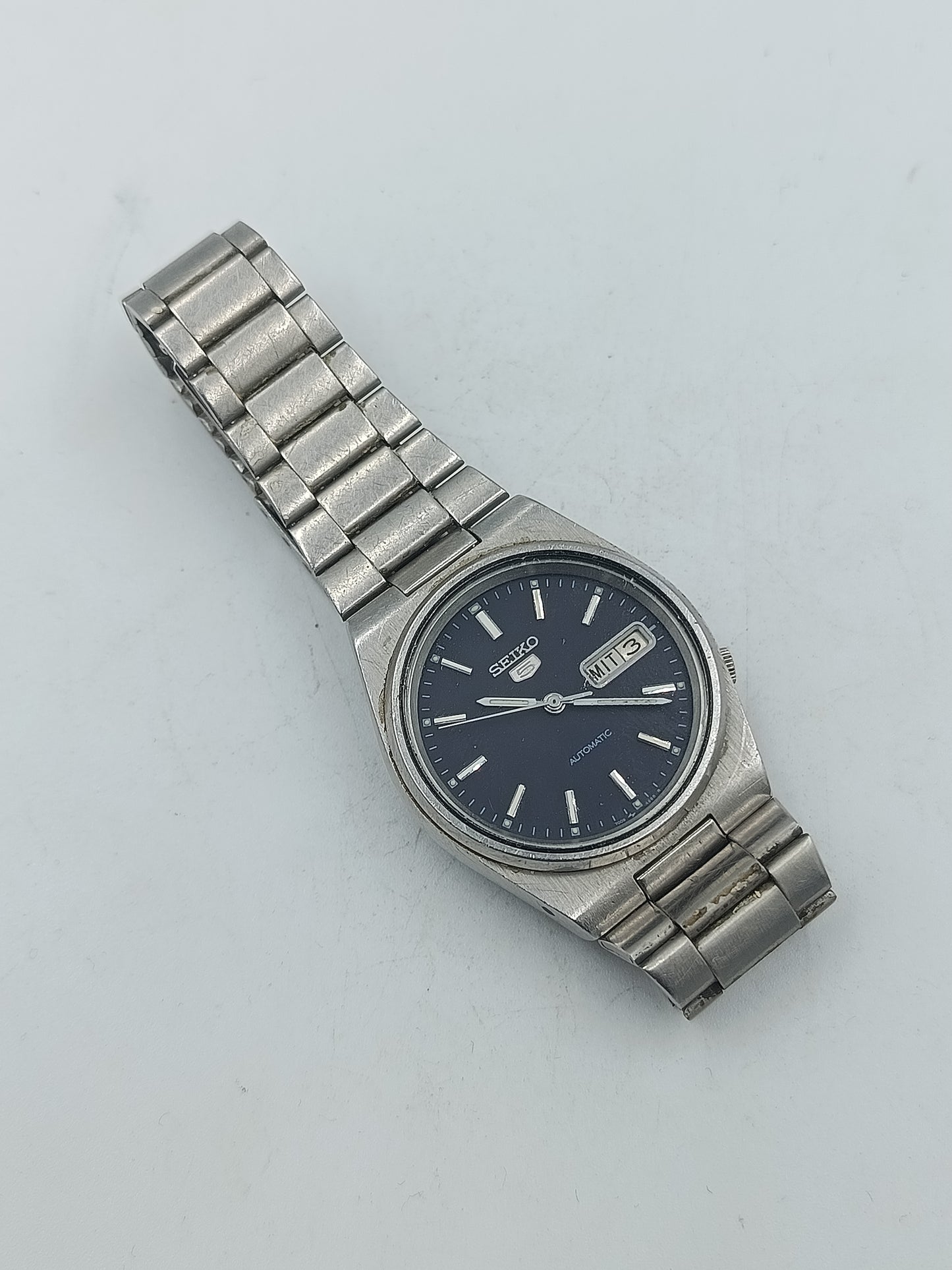 Klassische Seiko 5 Automatikuhr mit Edelstahlarmband Klassisches Vintage Design