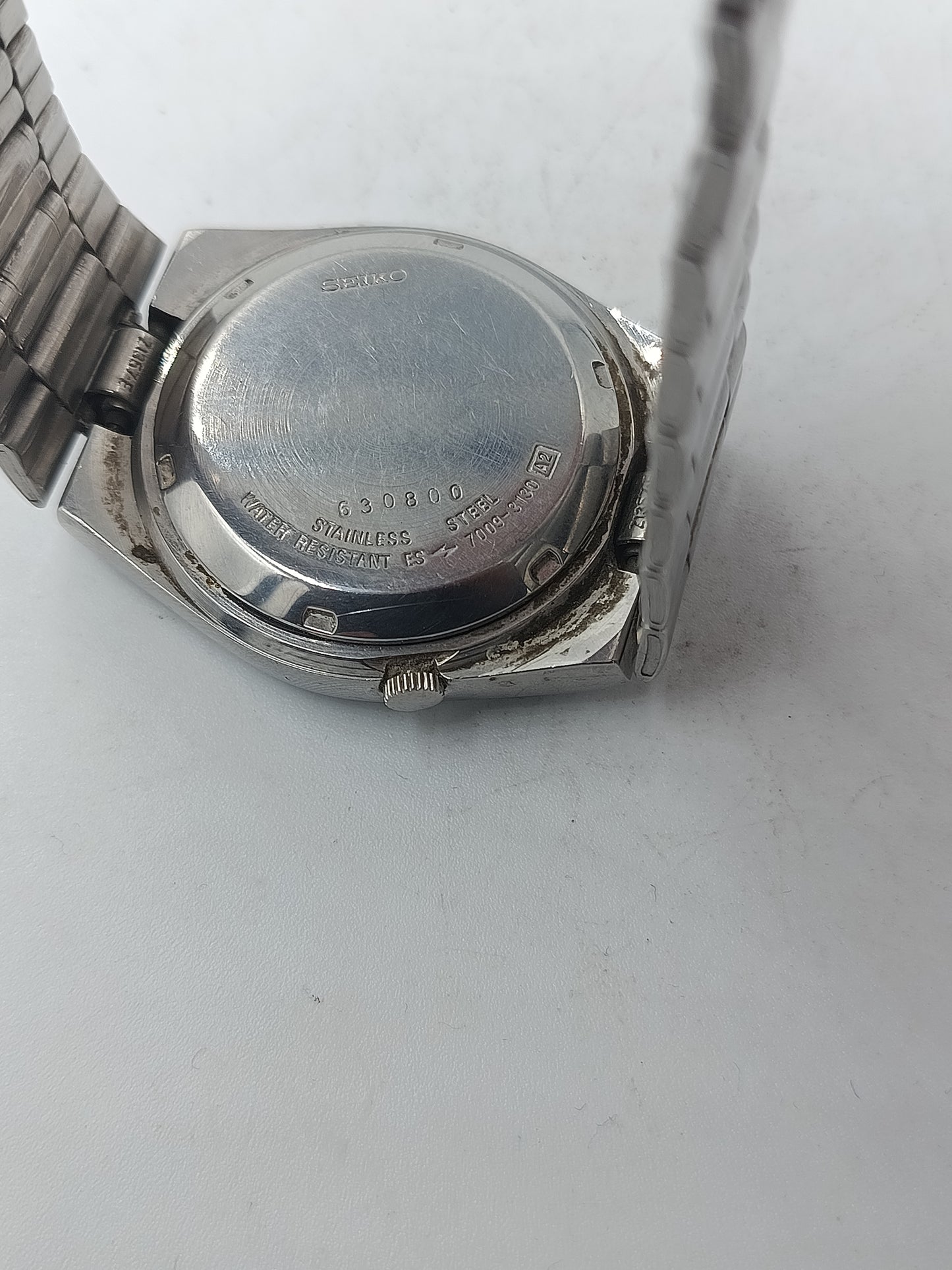 Klassische Seiko 5 Automatikuhr mit Edelstahlarmband Klassisches Vintage Design