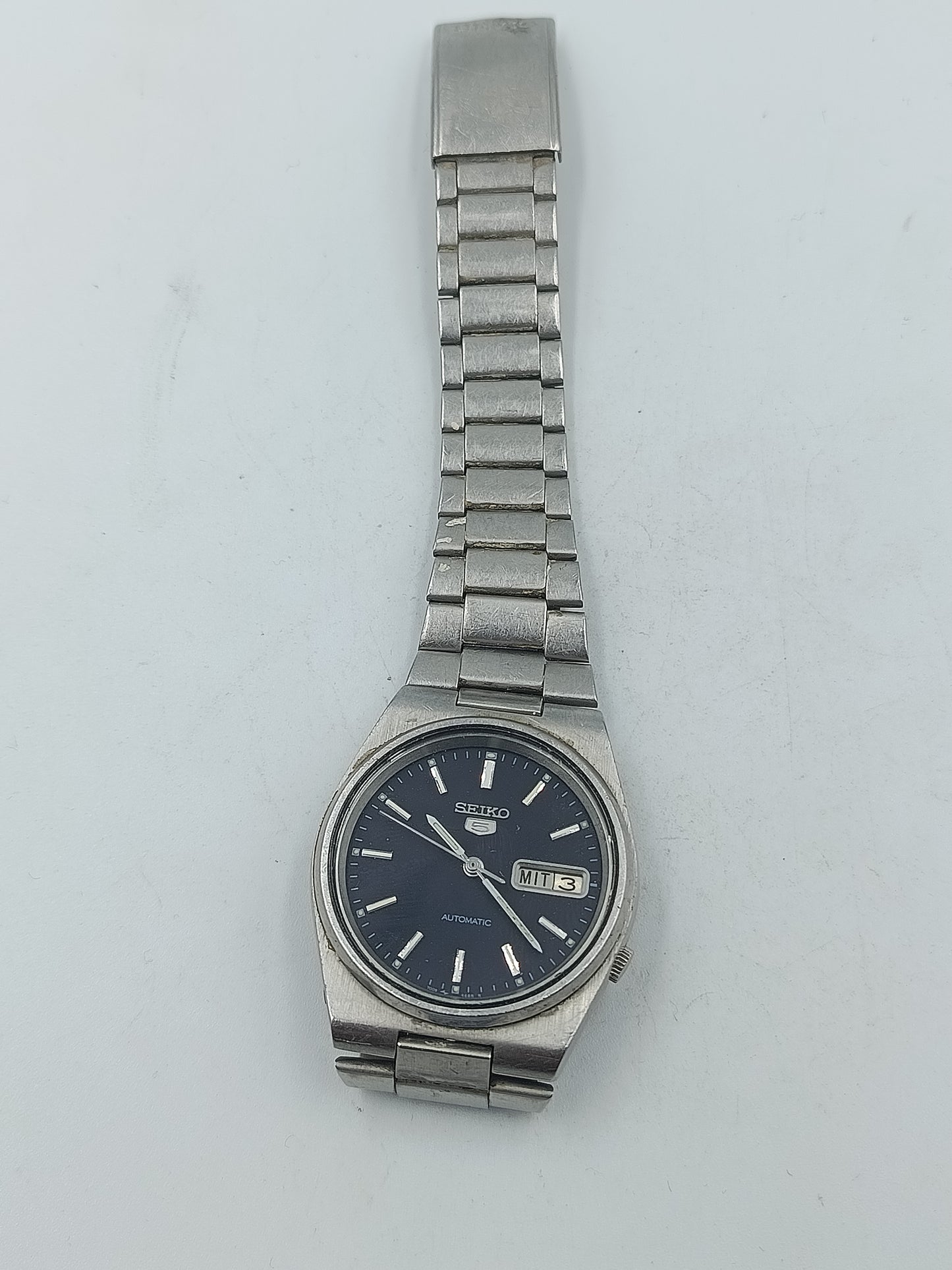 Klassische Seiko 5 Automatikuhr mit Edelstahlarmband Klassisches Vintage Design