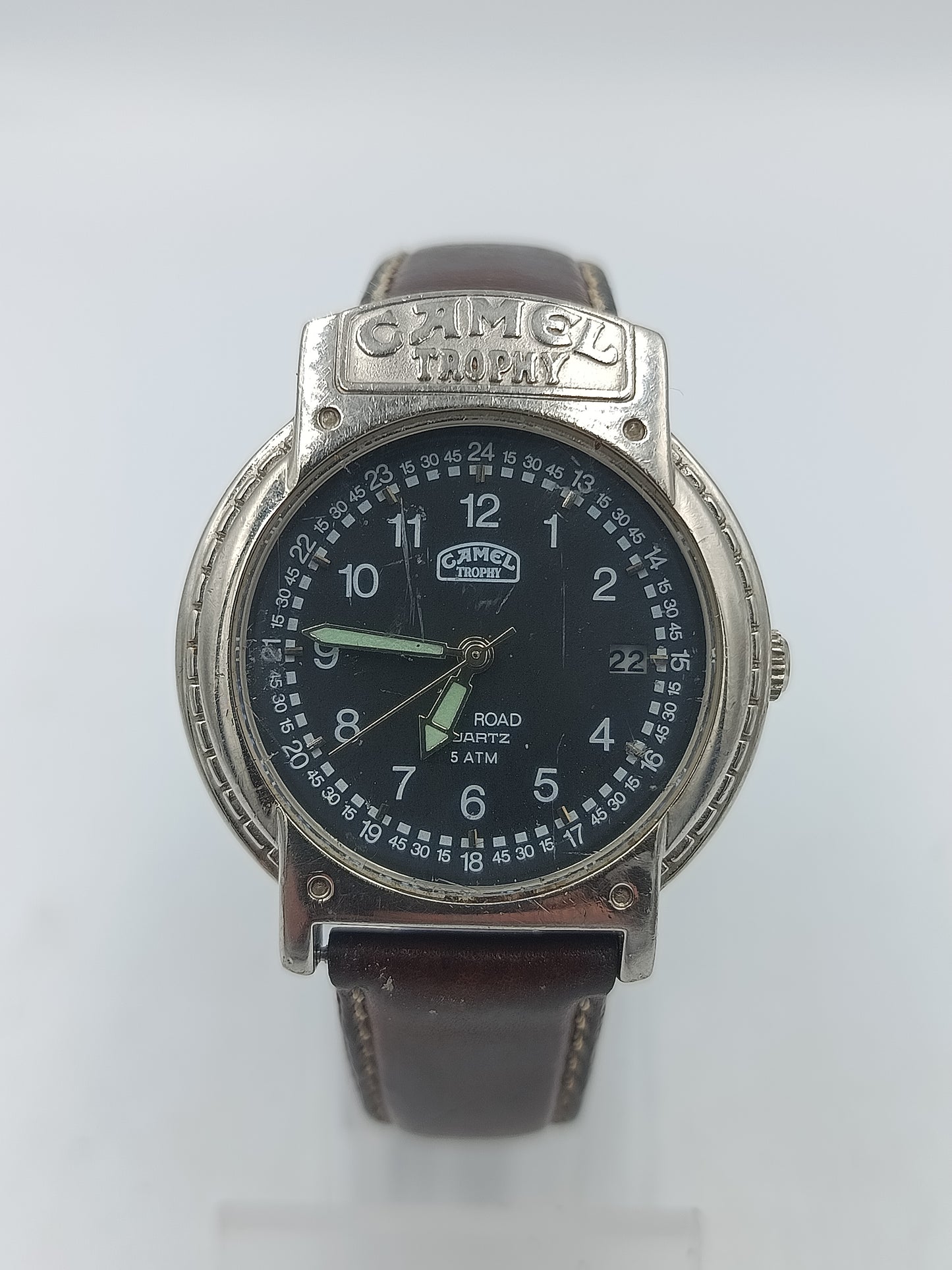 Camel Trophy Herrenarmbanduhr mit Lederband und Outdoor Design