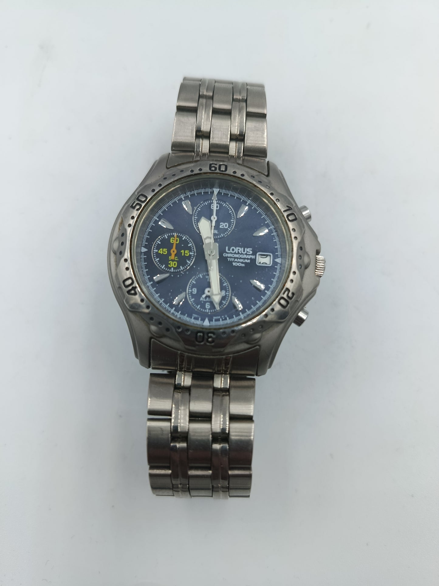 Sportliche Herrenarmbanduhr mit Chronograph und Metallarmband