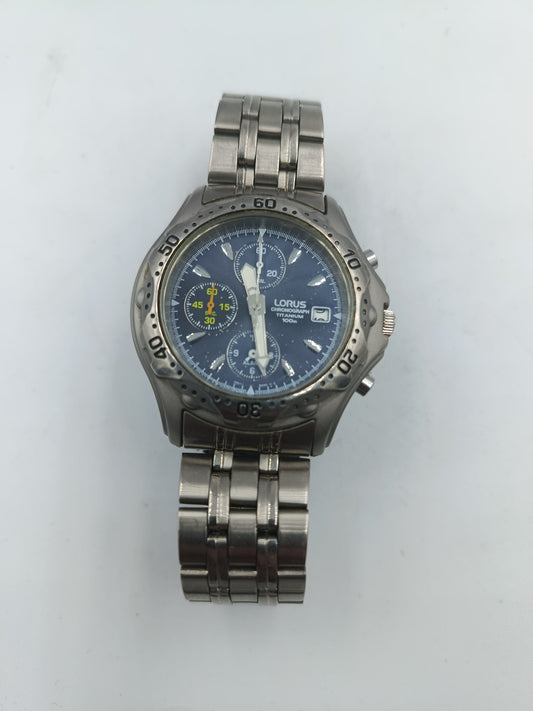 Sportliche Herrenarmbanduhr mit Chronograph und Metallarmband