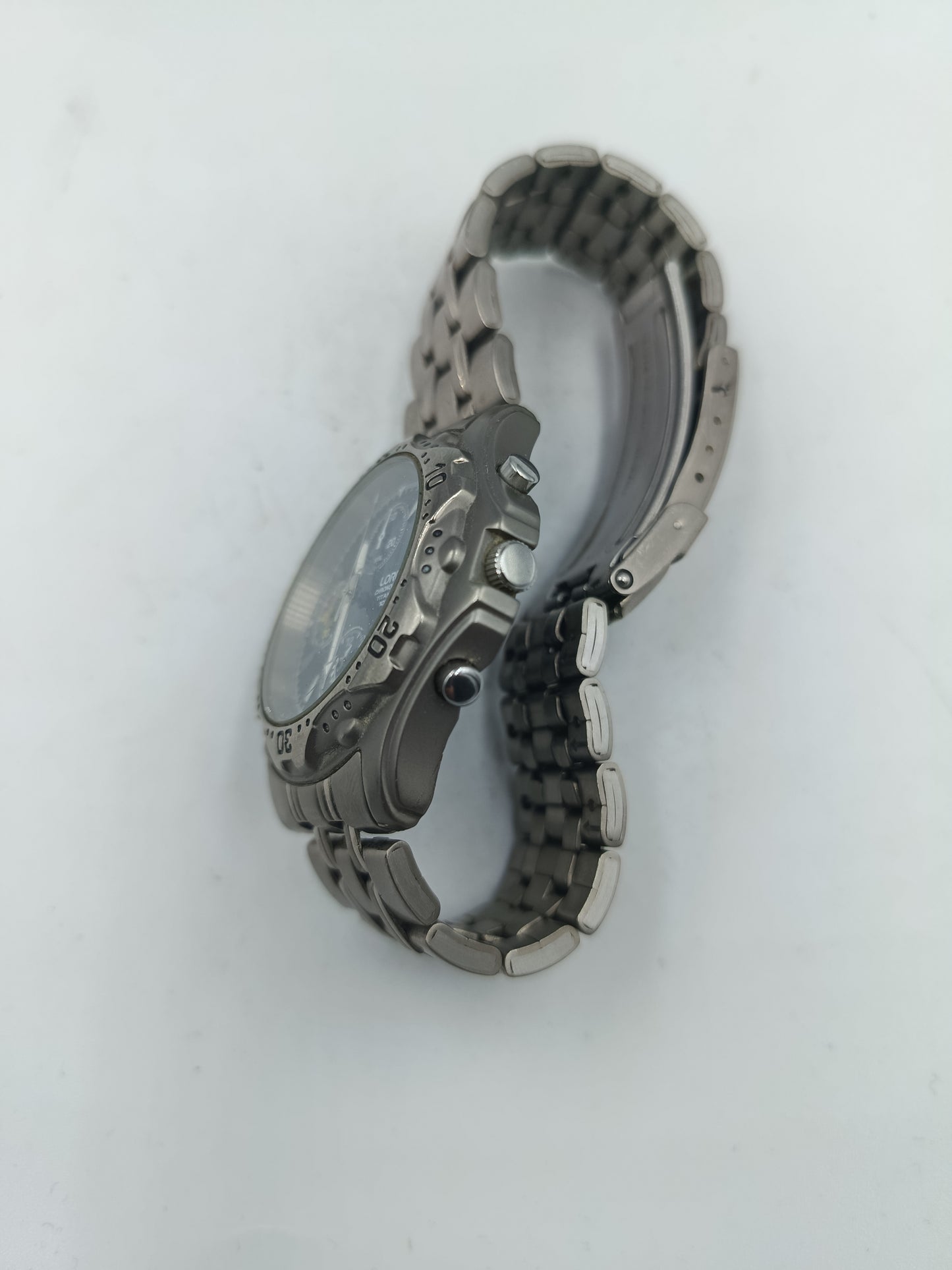 Sportliche Herrenarmbanduhr mit Chronograph und Metallarmband