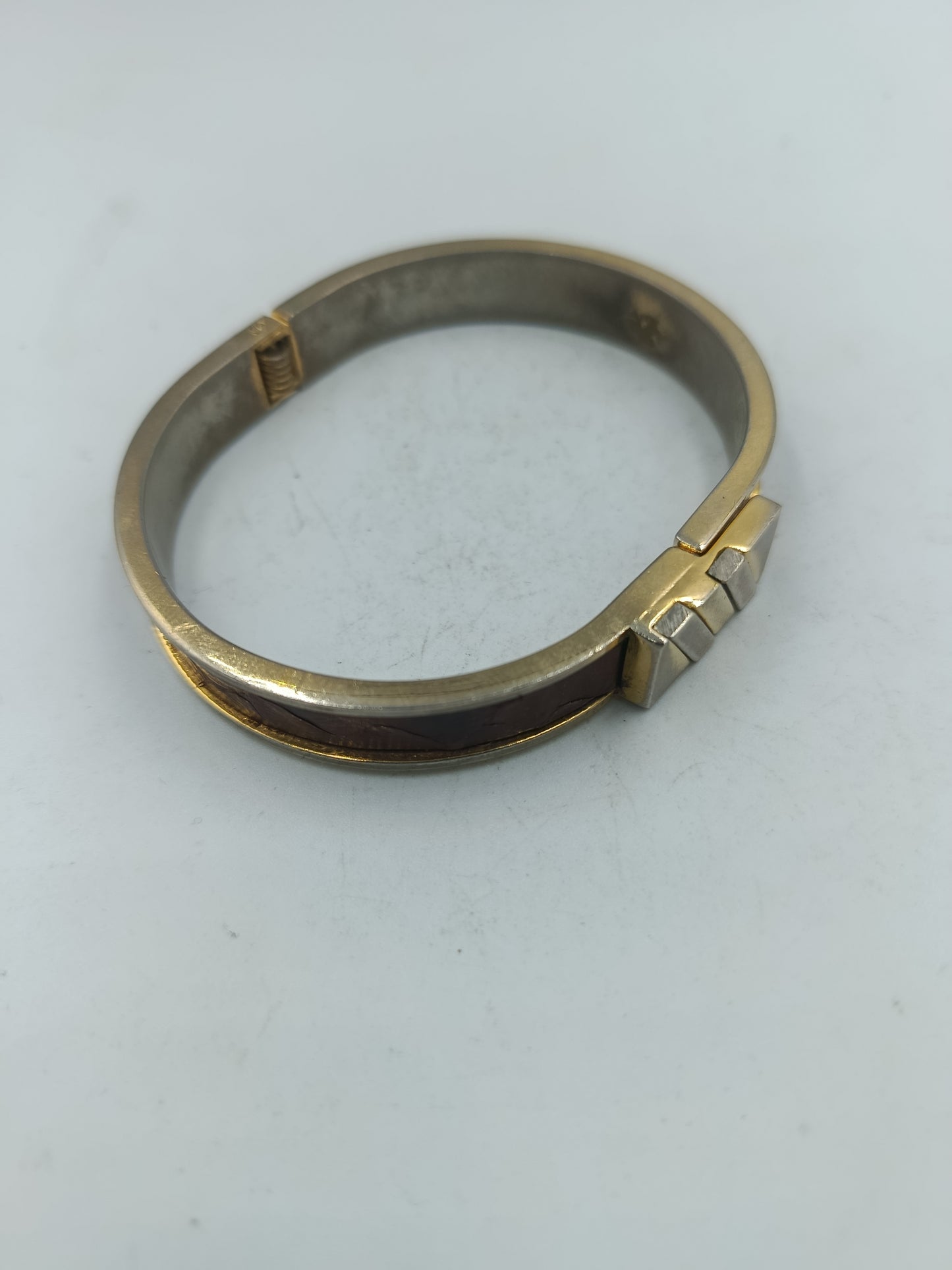 Elegantes Metallarmband in Goldoptik Zeitloses und elegantes Design