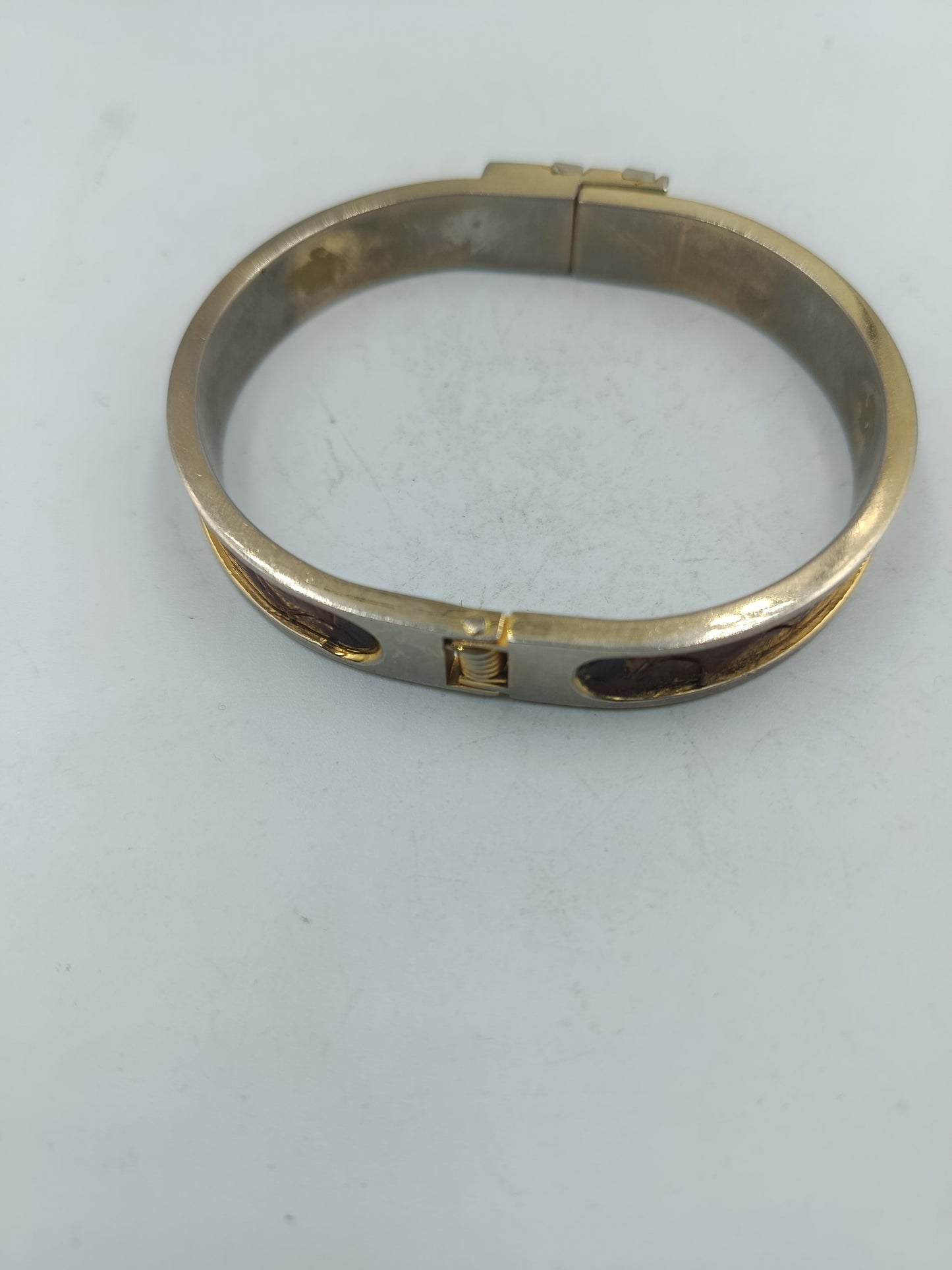 Elegantes Metallarmband in Goldoptik Zeitloses und elegantes Design