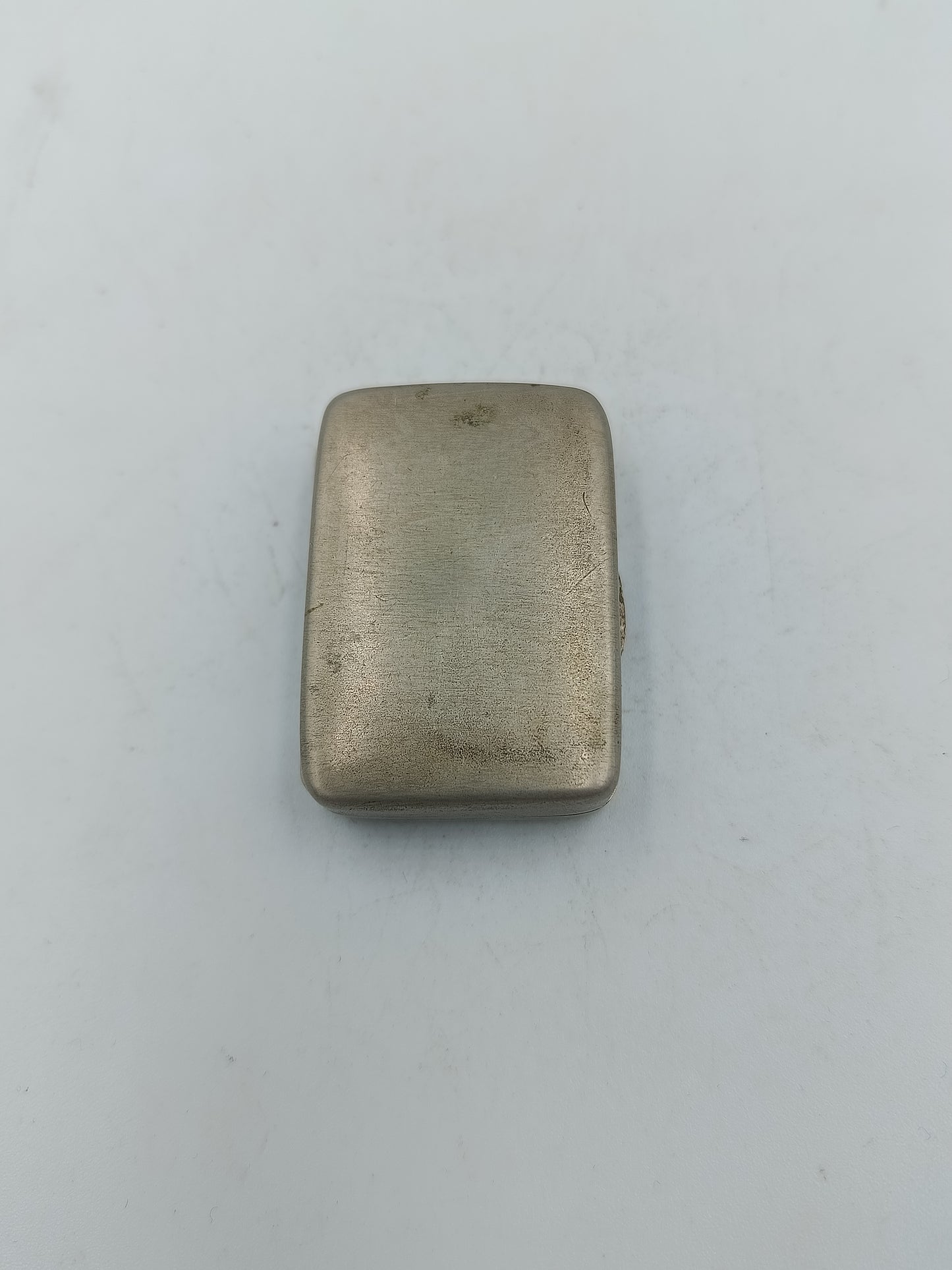 Vintage Pillendose aus Metall Authentischer Vintage Charakter