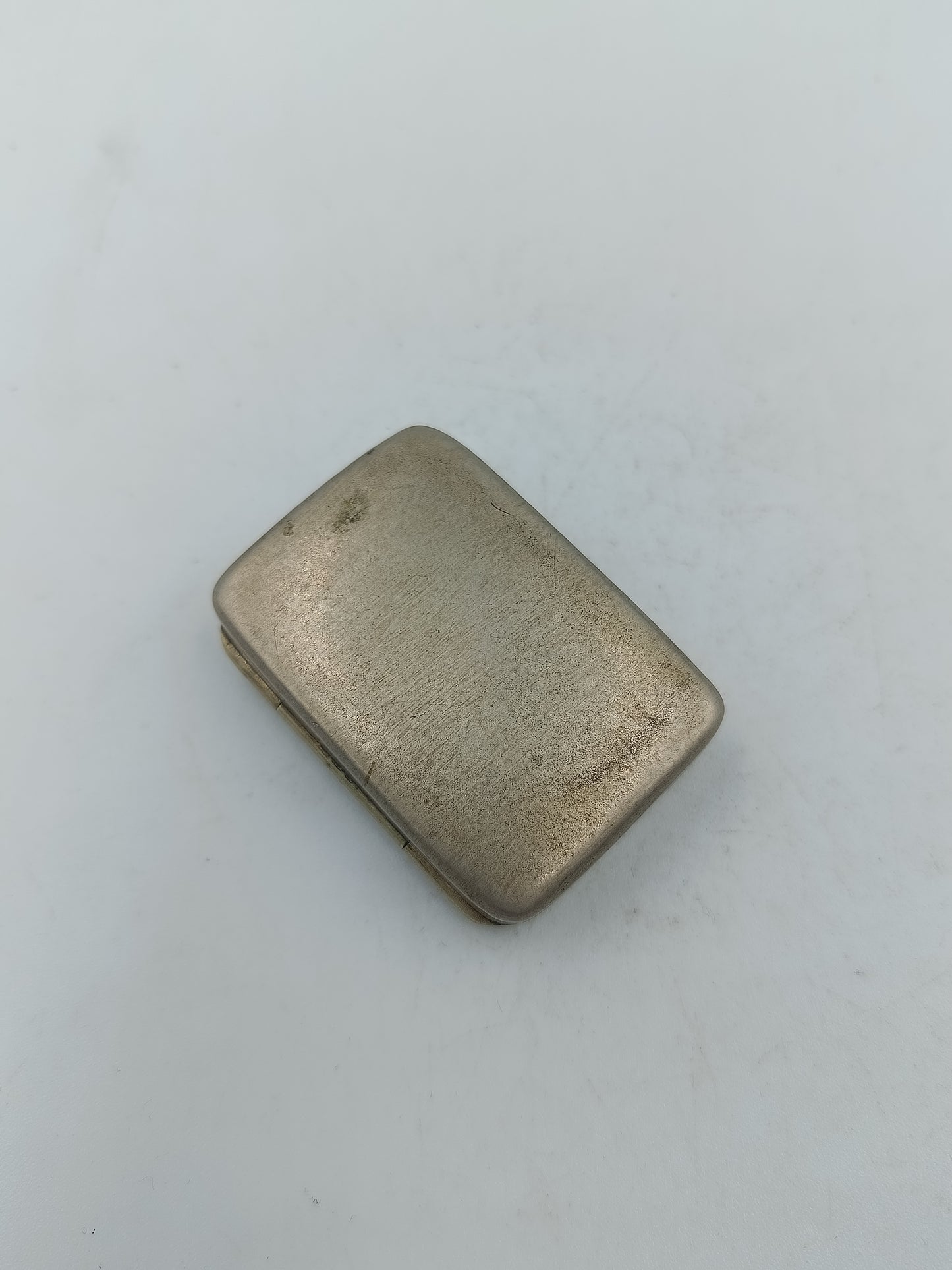 Vintage Pillendose aus Metall Authentischer Vintage Charakter