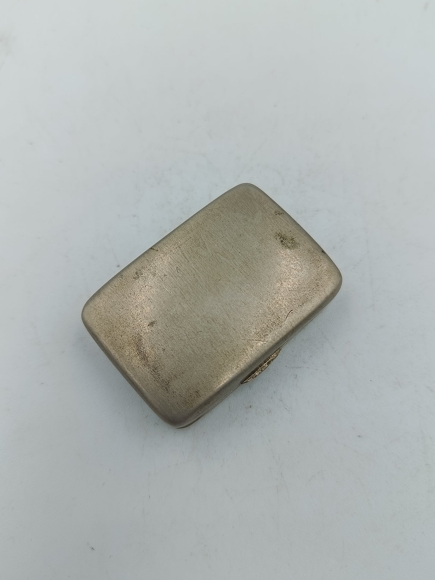 Vintage Pillendose aus Metall Authentischer Vintage Charakter