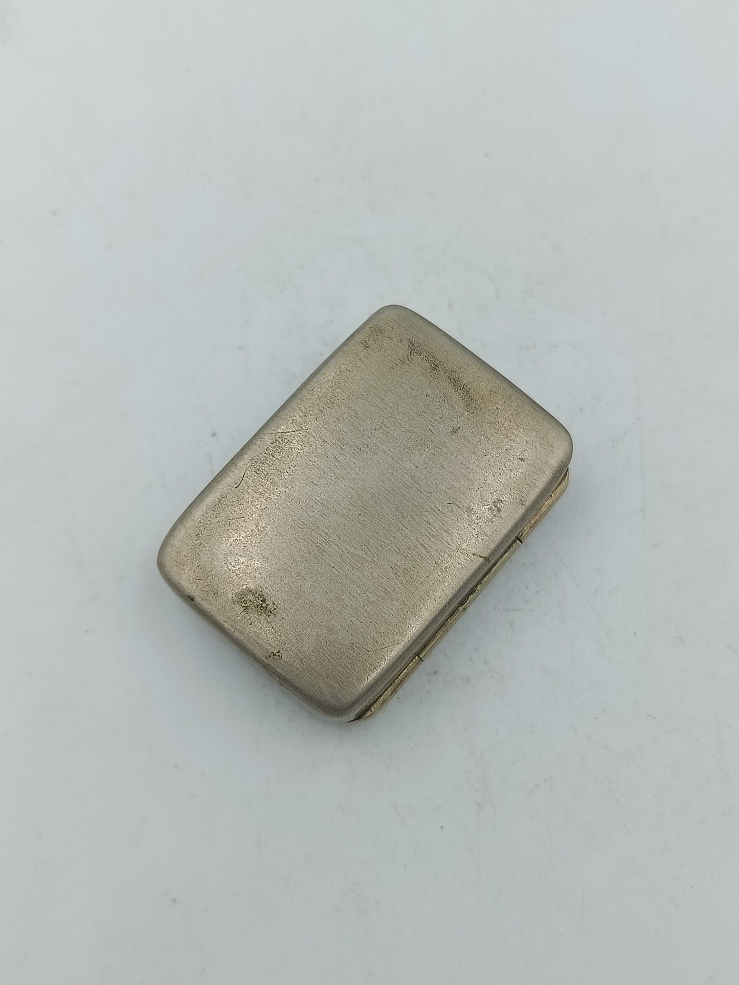 Vintage Pillendose aus Metall Authentischer Vintage Charakter