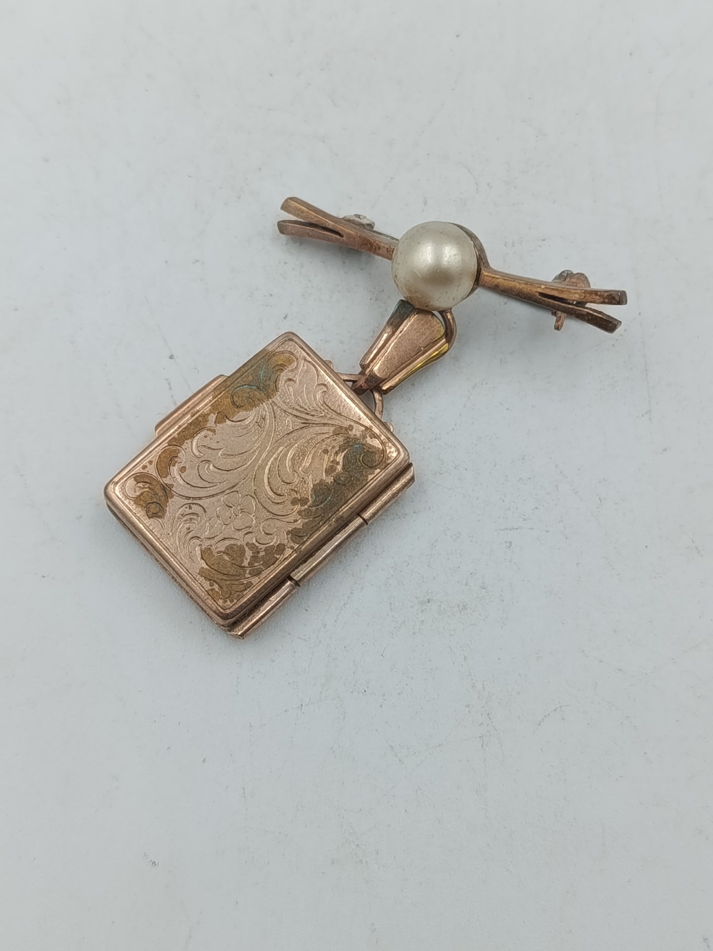 Vintage Medaillon Anhänger mit Perlendetail und Gravur