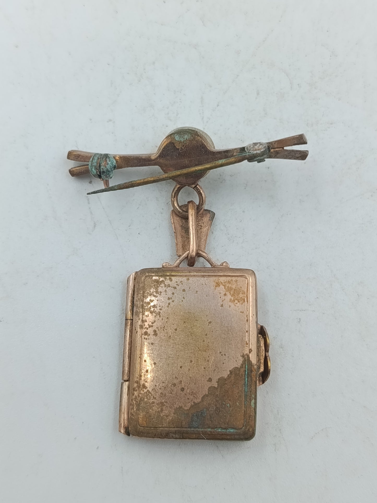 Vintage Medaillon Anhänger mit Perlendetail und Gravur