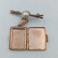 Vintage Medaillon Anhänger mit Perlendetail und Gravur