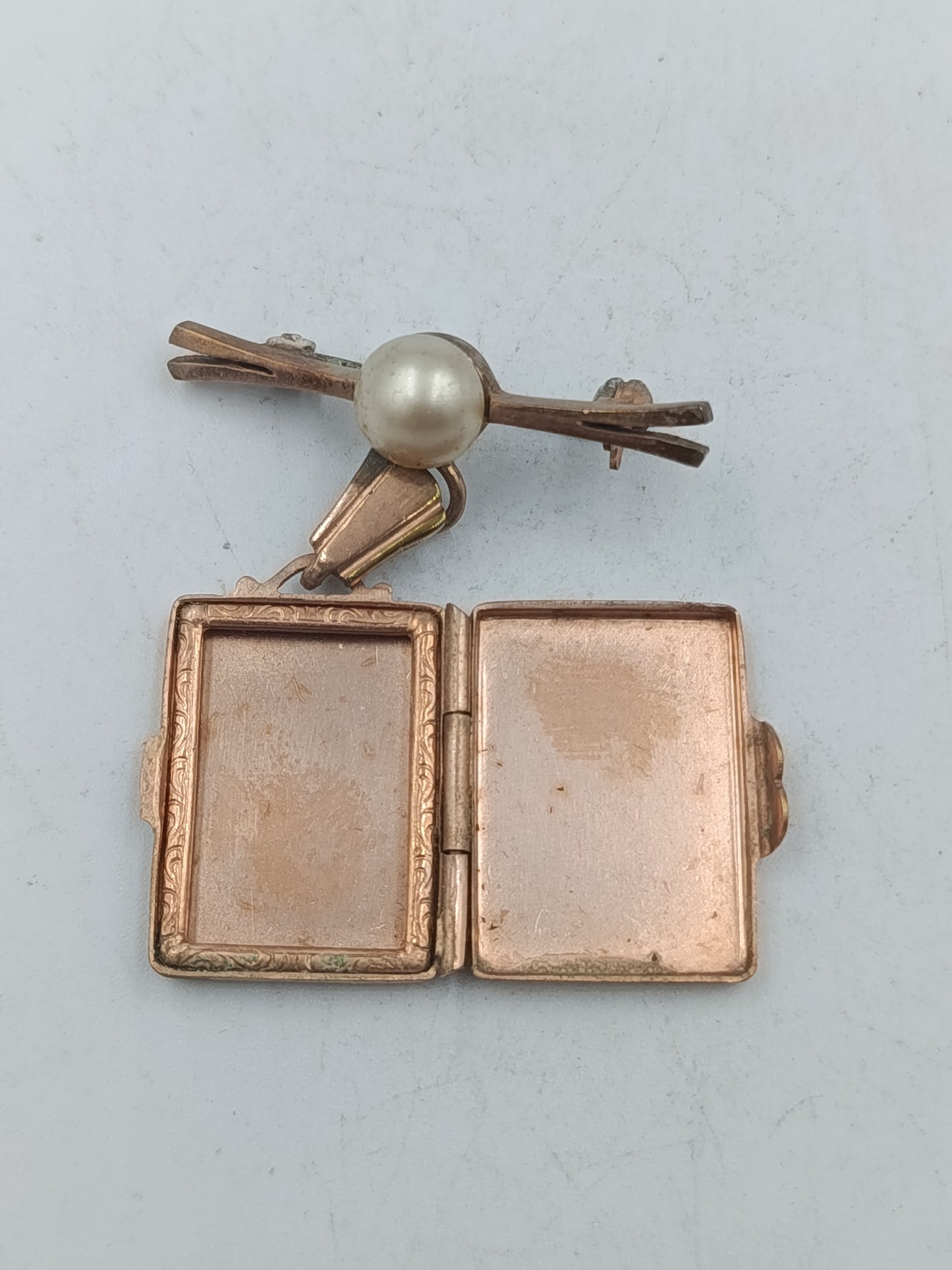 Vintage Medaillon Anhänger mit Perlendetail und Gravur