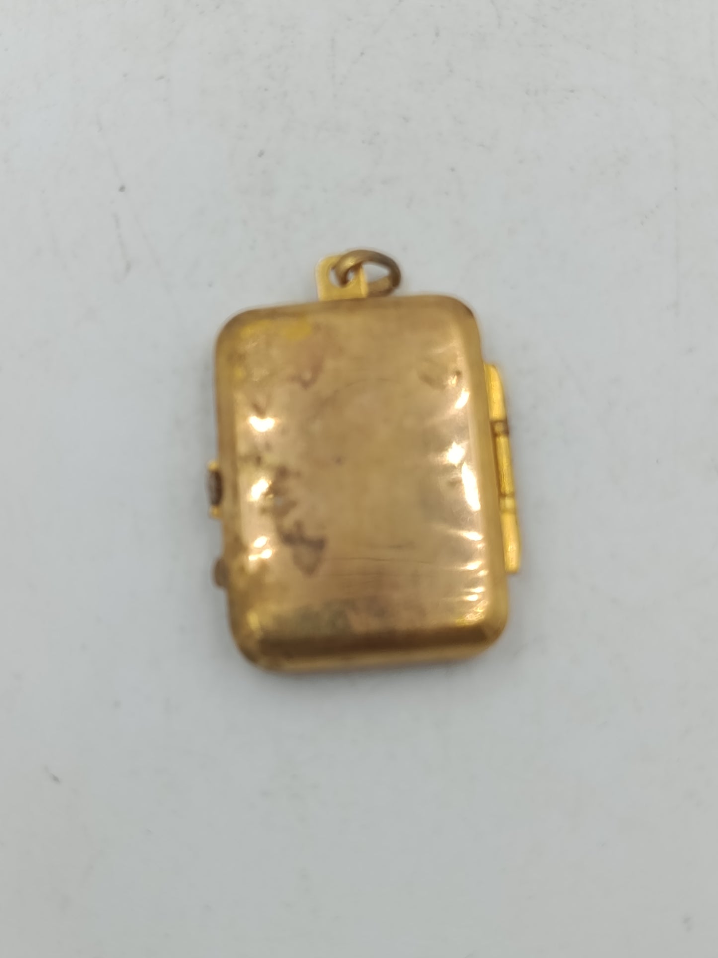 Vergoldetes Medaillon mit Herzgravur im Vintage-Stil