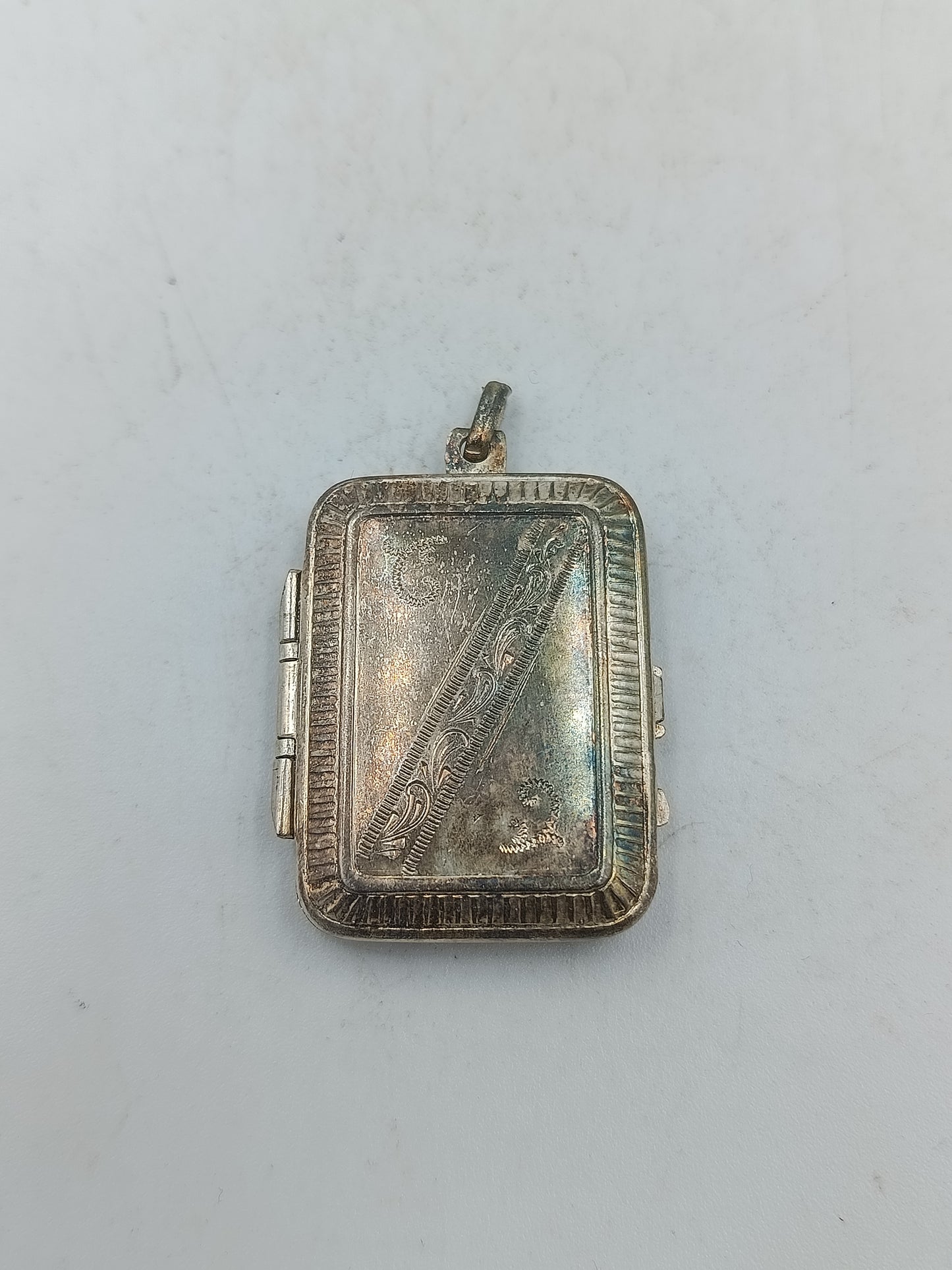 Antiker Medaillon Anhänger mit Fotofach im klassischen Silberlook