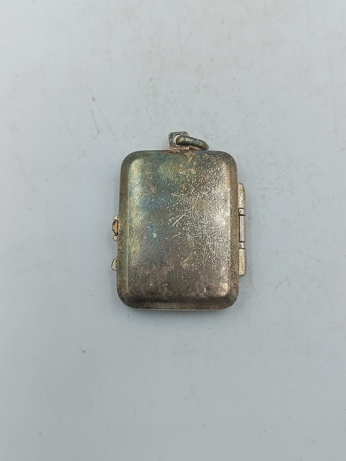 Antiker Medaillon Anhänger mit Fotofach im klassischen Silberlook