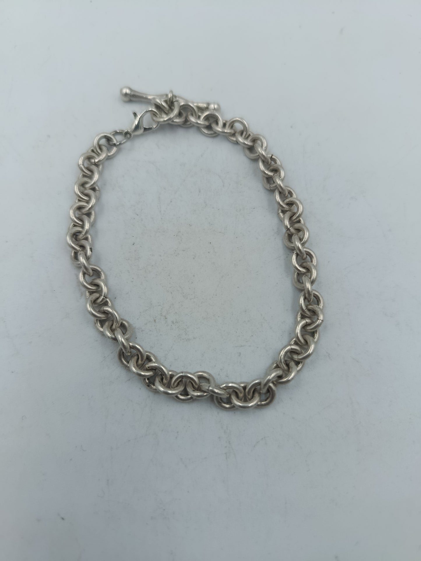 Silberarmband mit kräftiger Gliederkette und klassischem zeitlosen Design