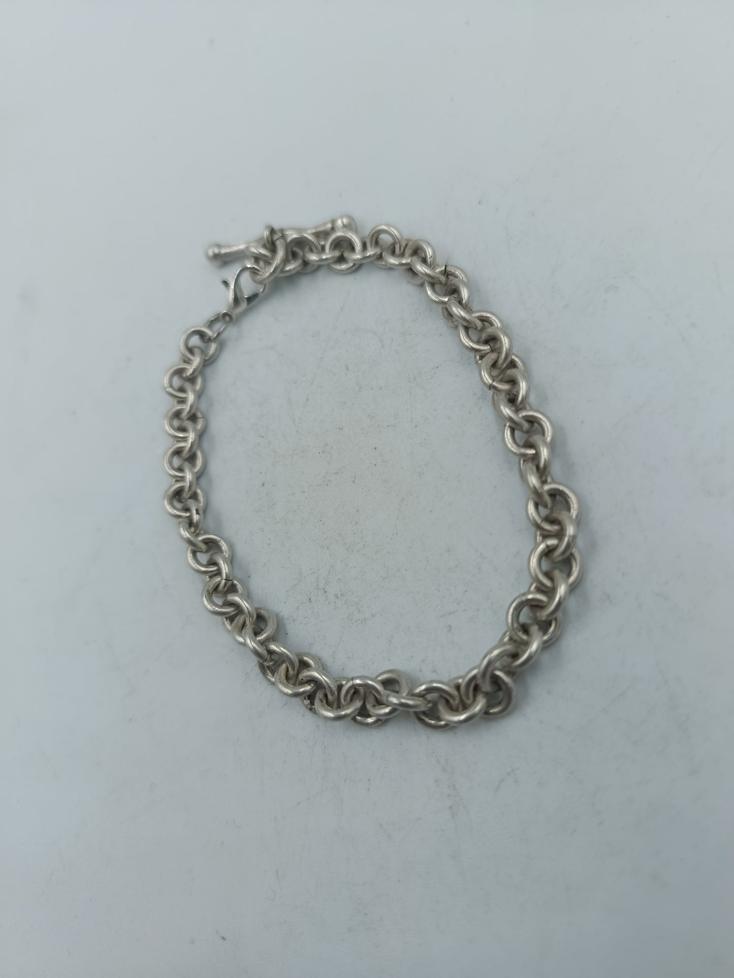 Silberarmband mit kräftiger Gliederkette und klassischem zeitlosen Design