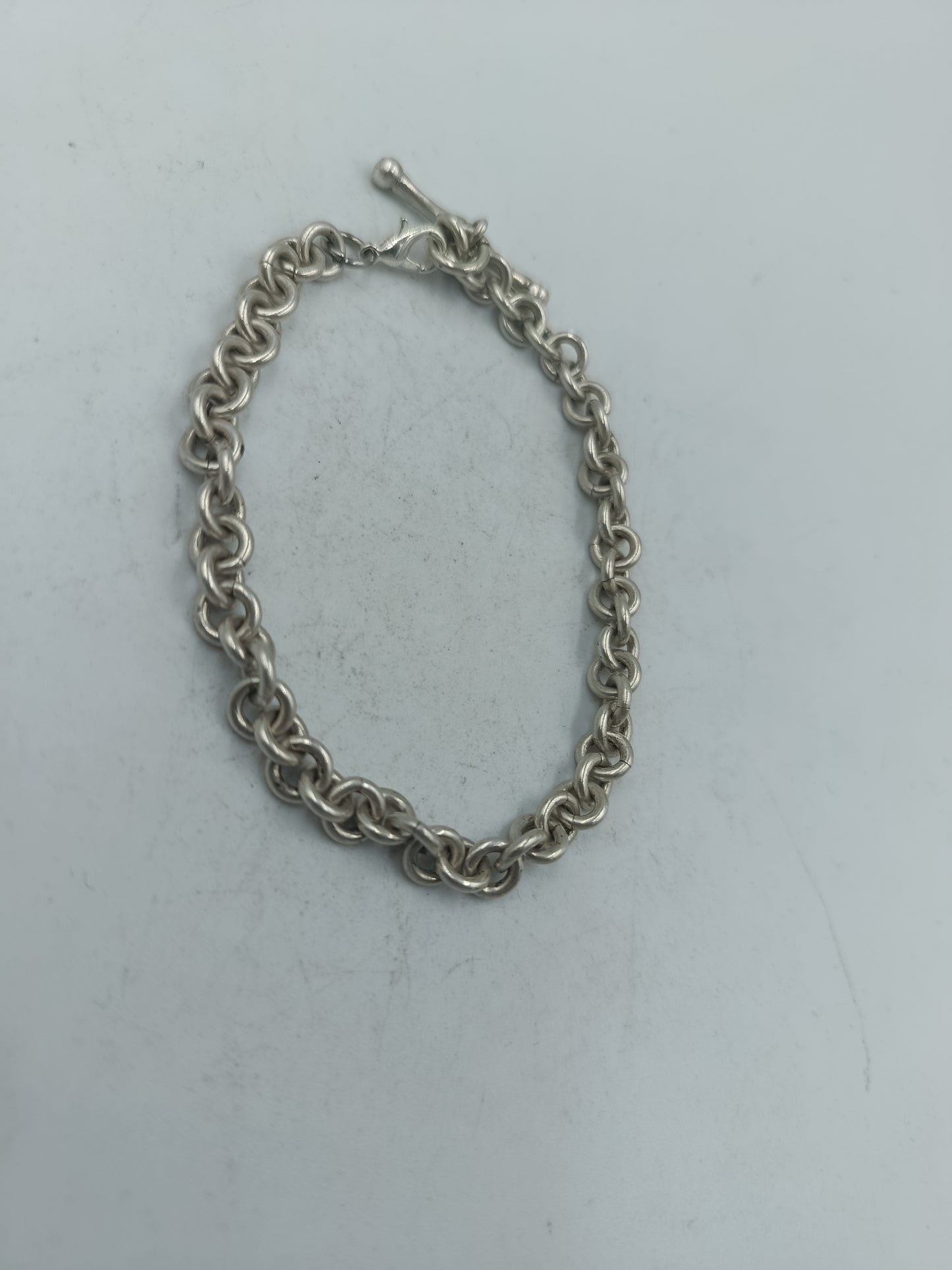 Silberarmband mit kräftiger Gliederkette und klassischem zeitlosen Design