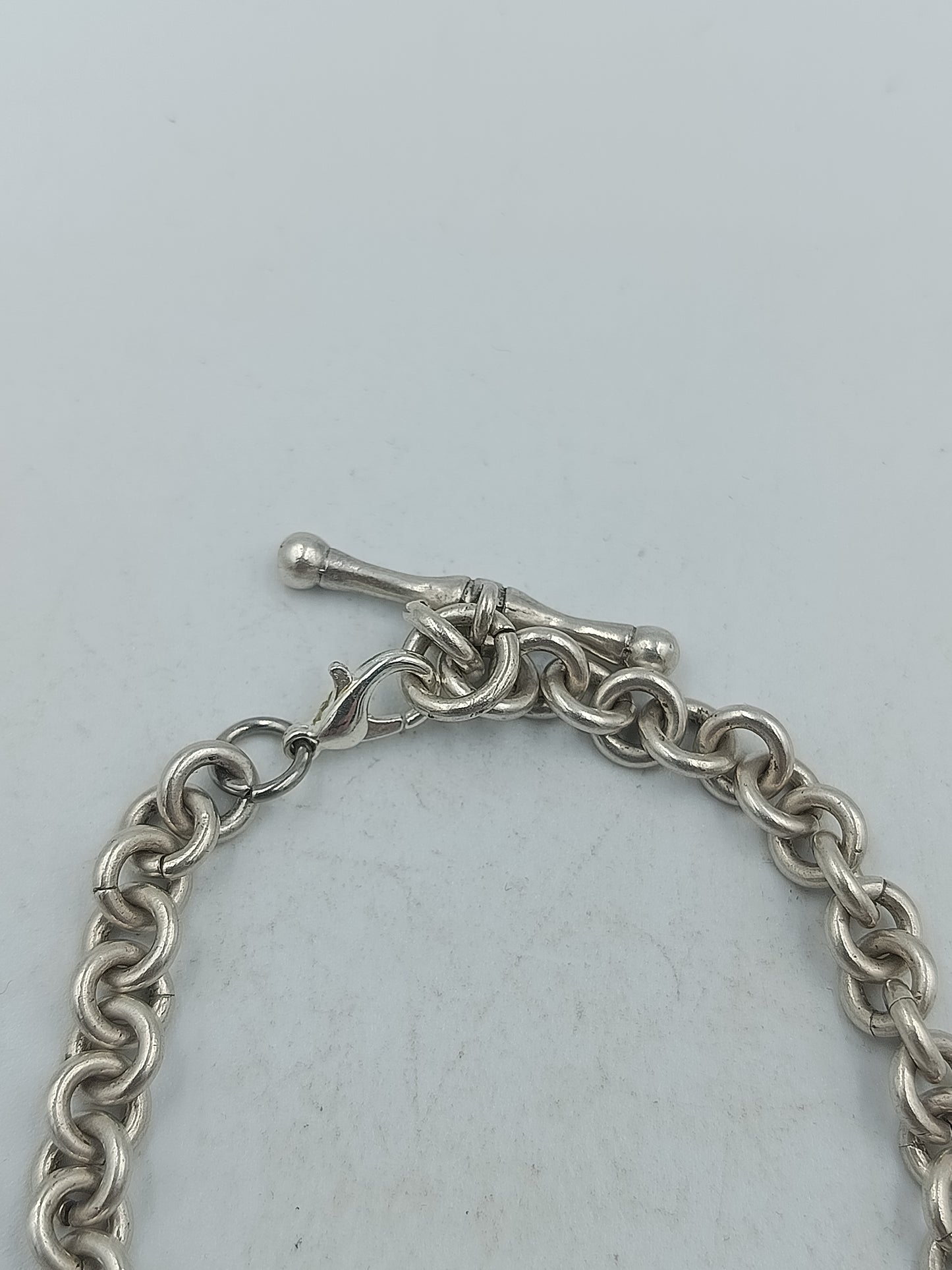 Silberarmband mit kräftiger Gliederkette und klassischem zeitlosen Design