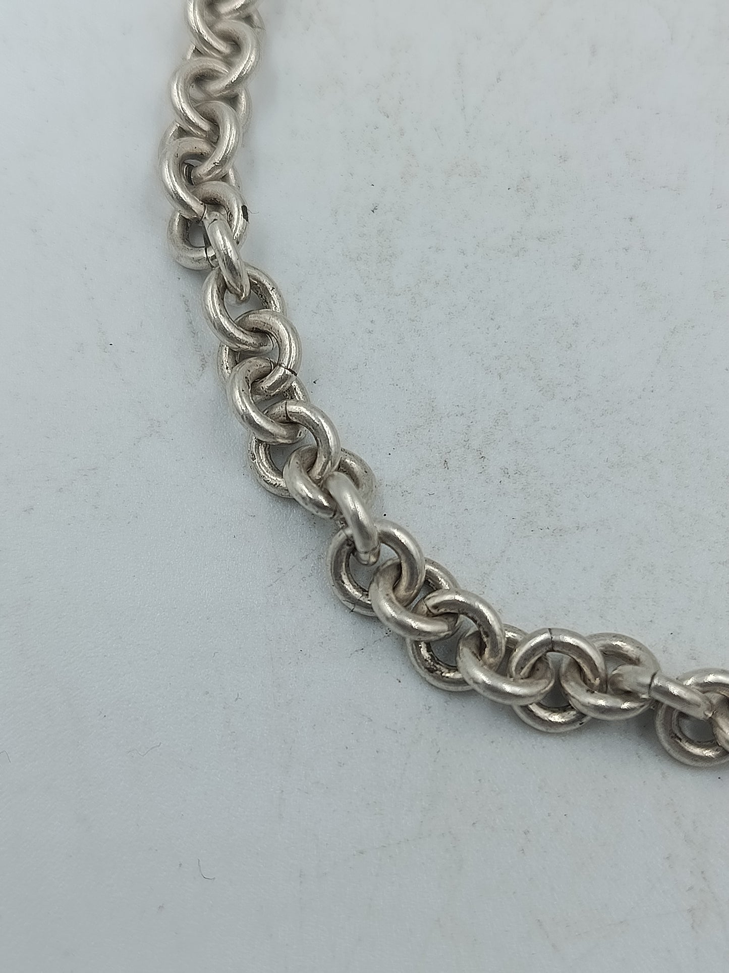 Silberarmband mit kräftiger Gliederkette und klassischem zeitlosen Design