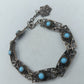 Silberfarbenes Armband mit türkisfarbenen Steinen im filigranen Vintage Stil