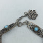 Silberfarbenes Armband mit türkisfarbenen Steinen im filigranen Vintage Stil
