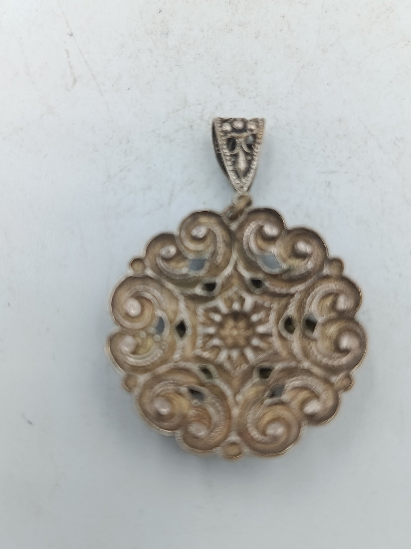 Antiker Edelweiß Anhänger im traditionellen Stil mit feinen Ornamenten