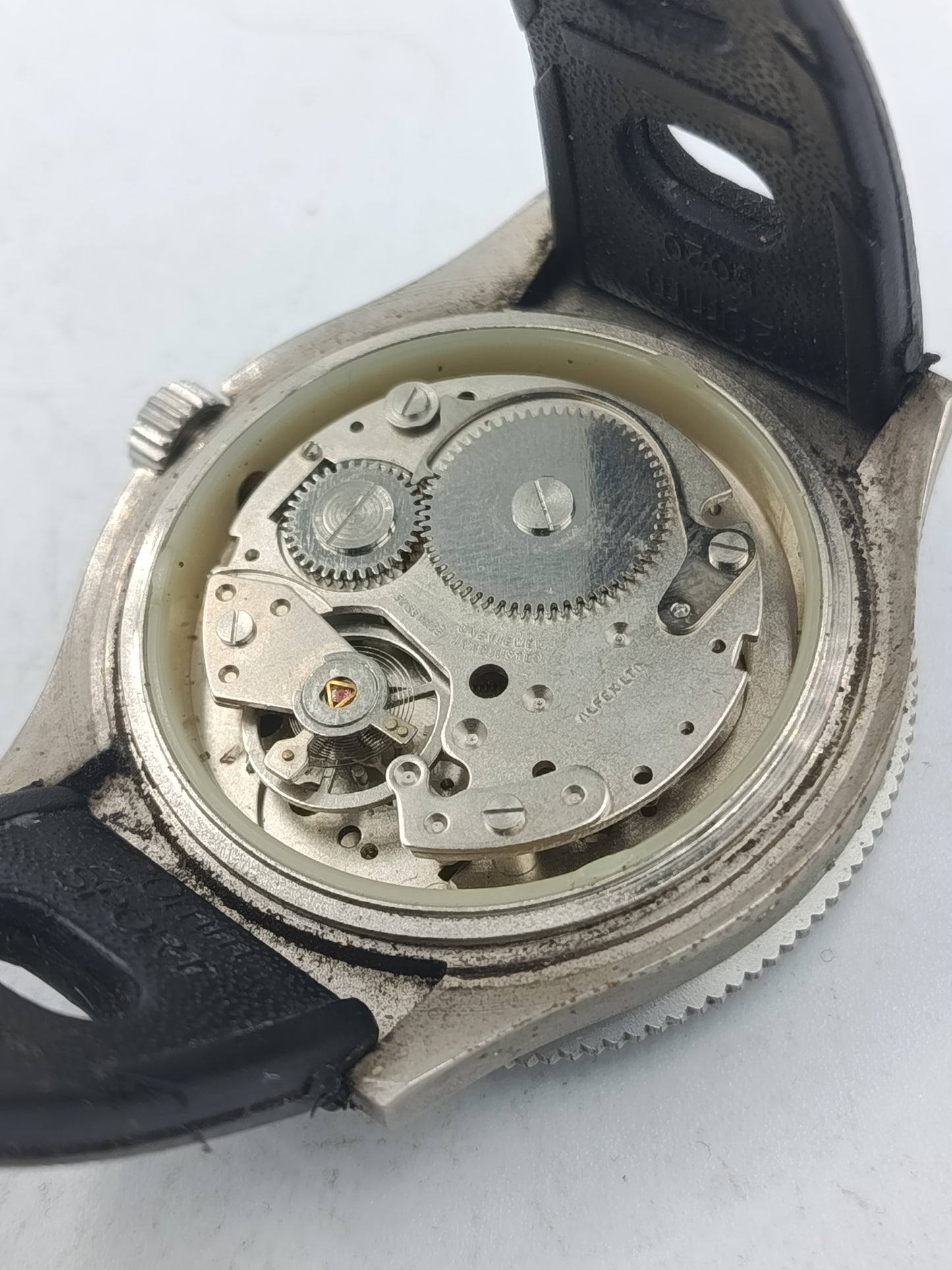 Taucherarmbanduhr Lausanne mit schwarzem Zifferblatt und markanter Drehlünette