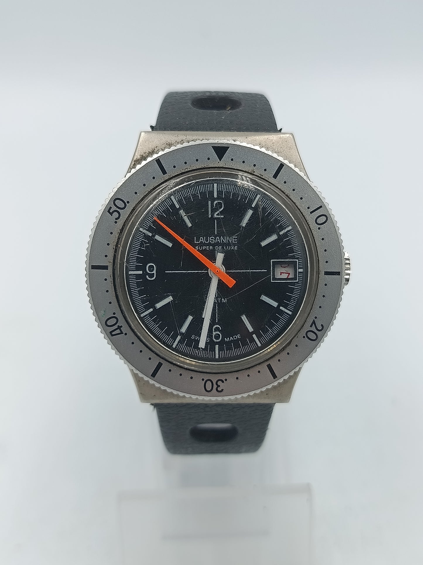 Taucherarmbanduhr Lausanne mit schwarzem Zifferblatt und markanter Drehlünette