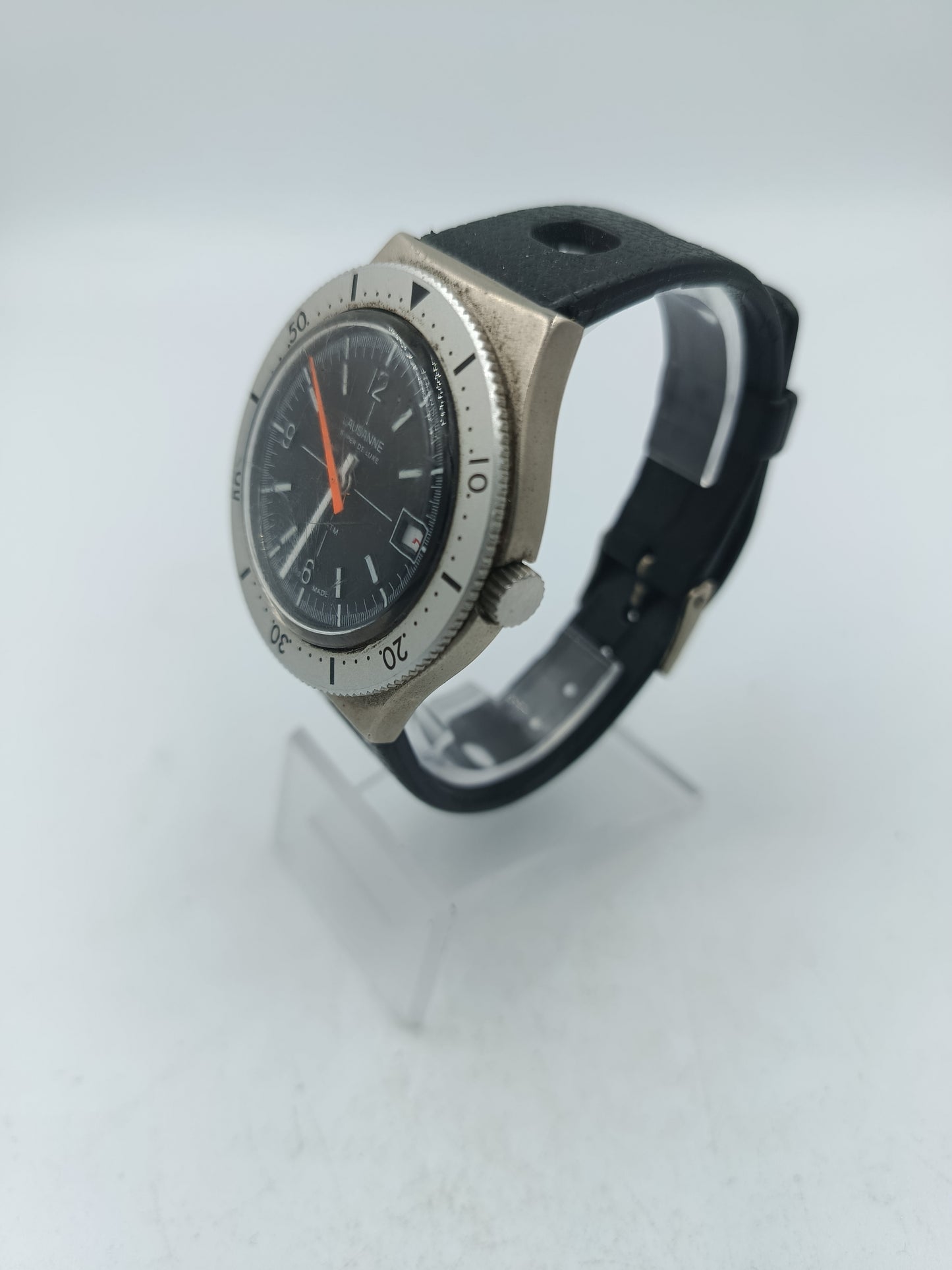 Taucherarmbanduhr Lausanne mit schwarzem Zifferblatt und markanter Drehlünette
