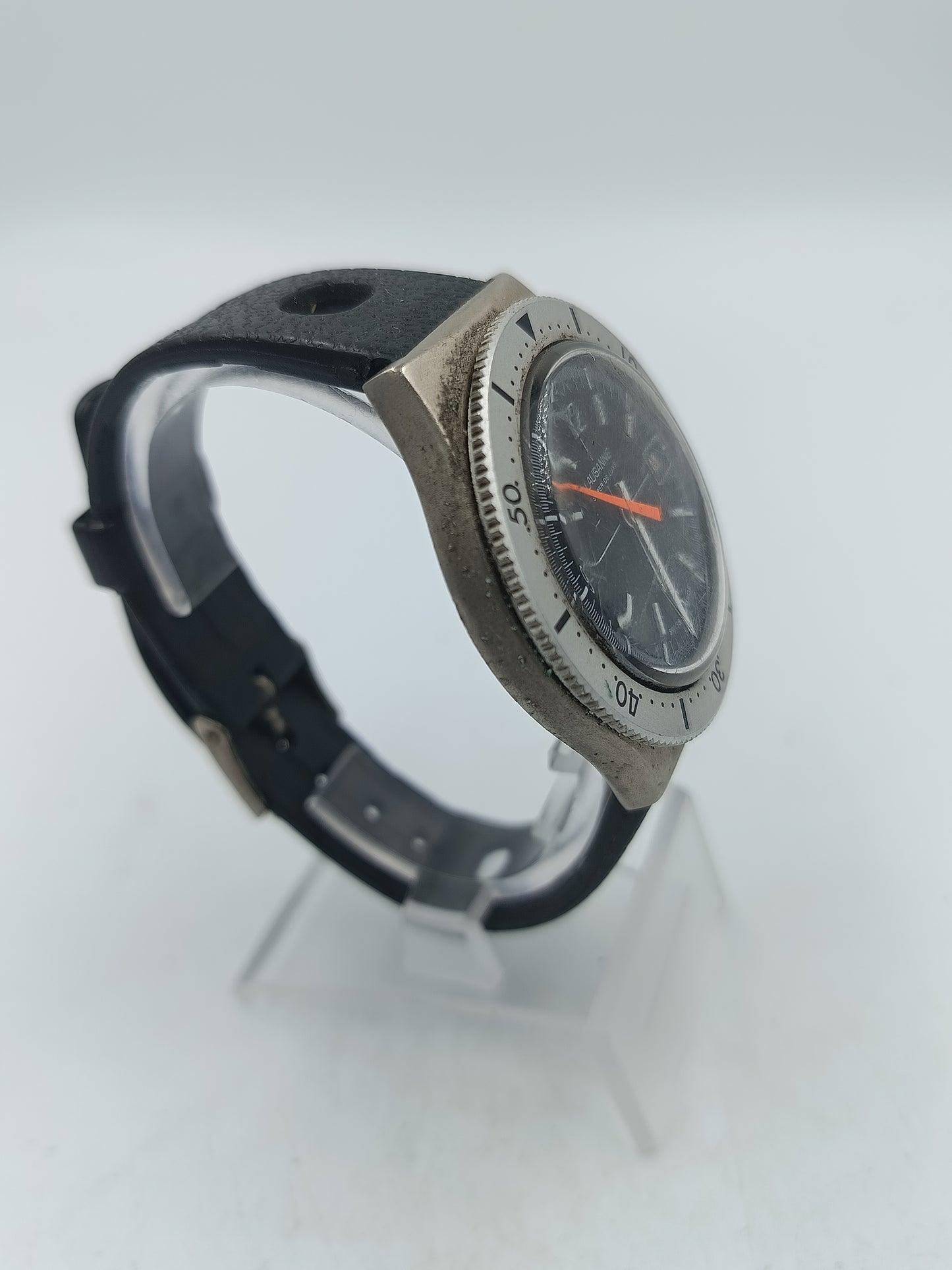 Taucherarmbanduhr Lausanne mit schwarzem Zifferblatt und markanter Drehlünette