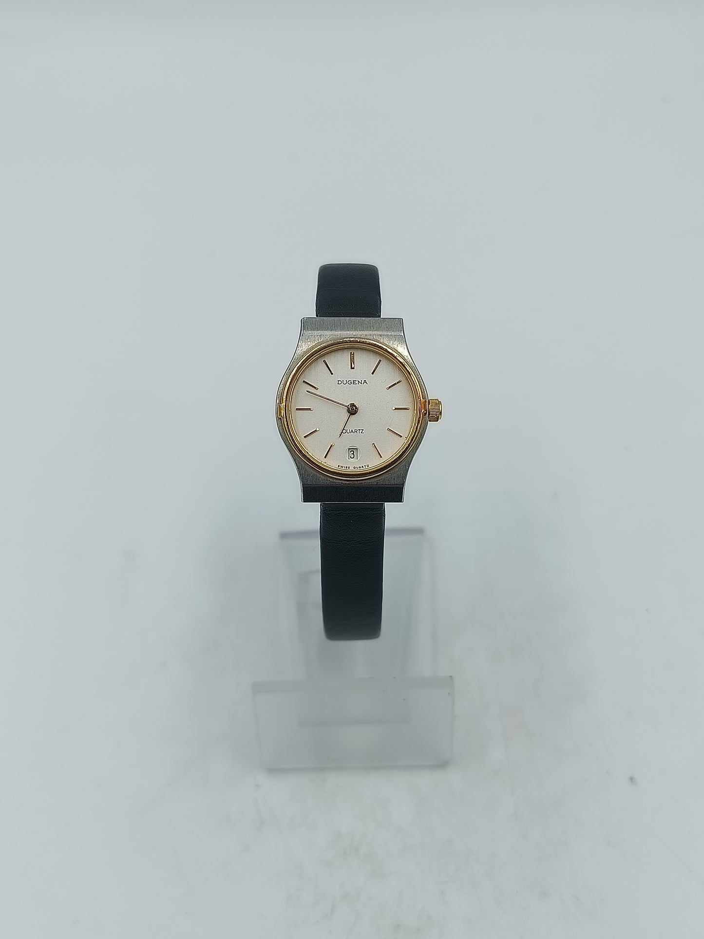 Klassische Armbanduhr mit schwarzem Lederband und Datumsanzeige