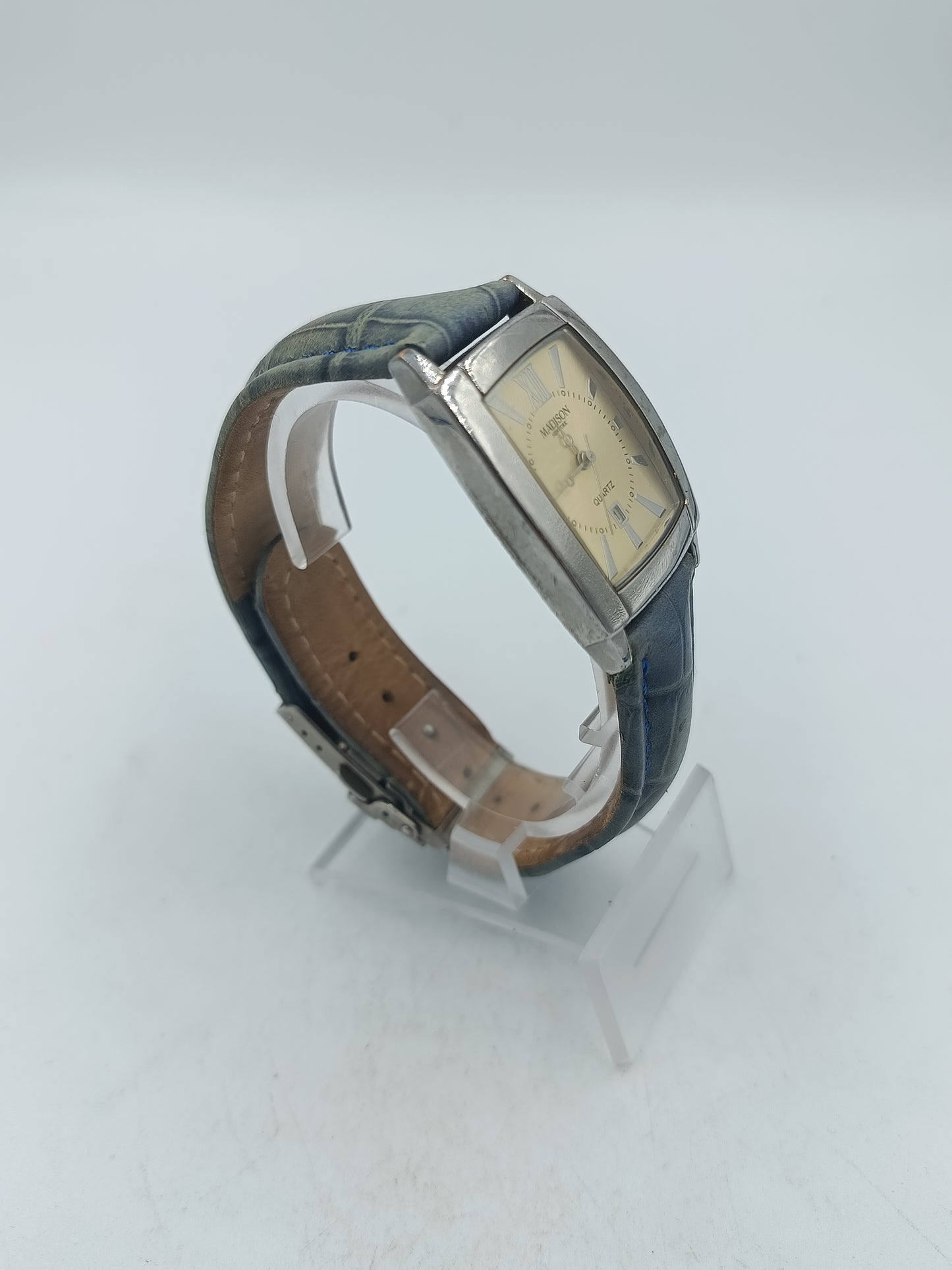 Armbanduhr Madison New York mit grauem Lederarmband und rechteckigem Gehäuse