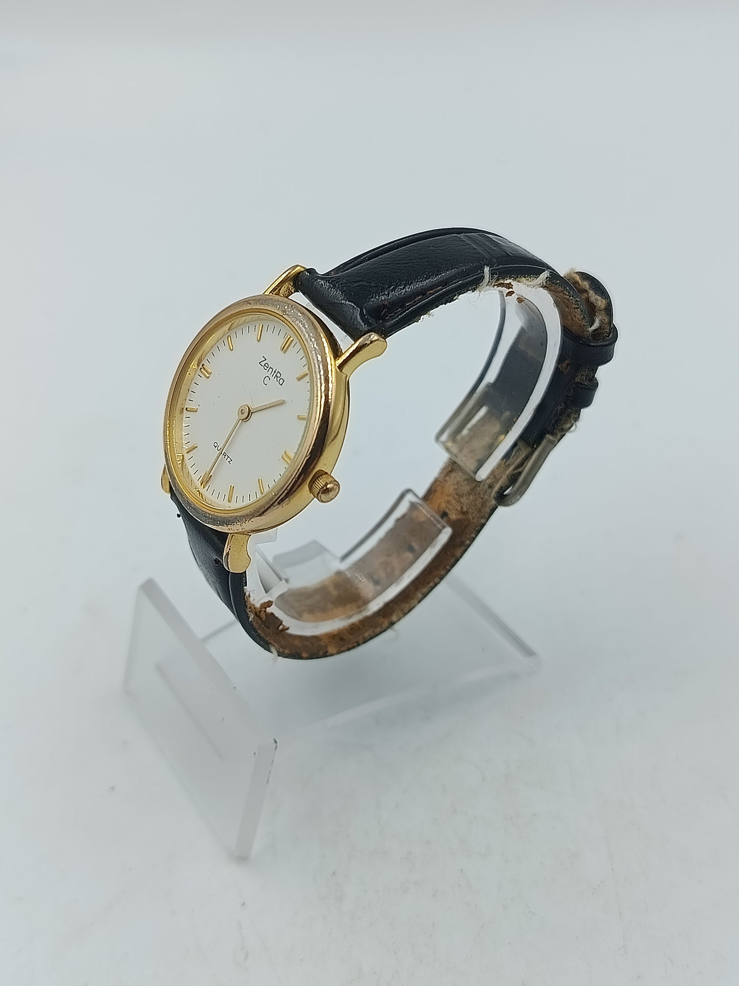 Zentra C Armbanduhr mit schwarzem Lederband und klassischem weißem Zifferblatt