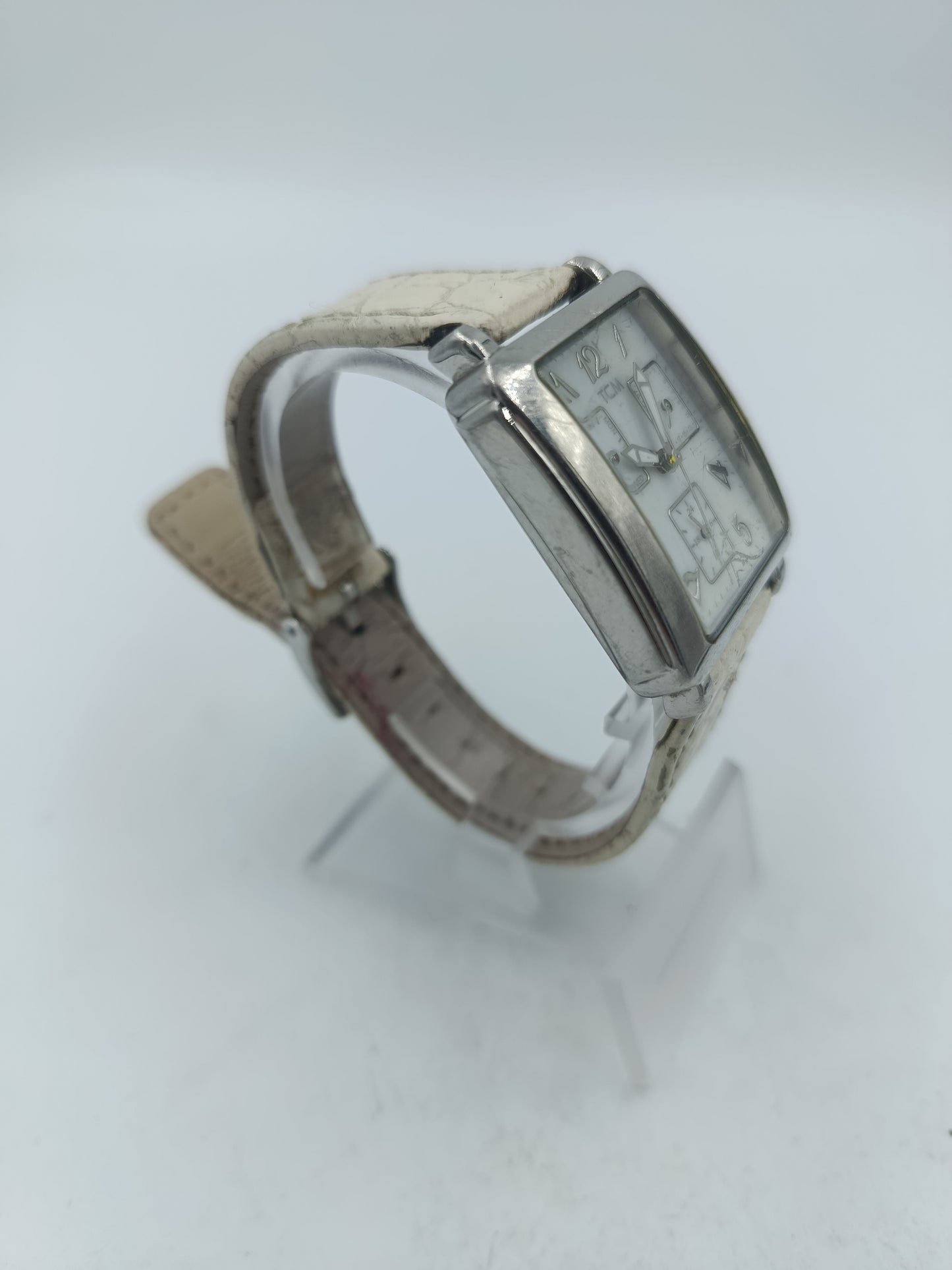 TCM Armbanduhr mit rechteckigem Gehäuse hellem Zifferblatt und Multifunktionsanzeige