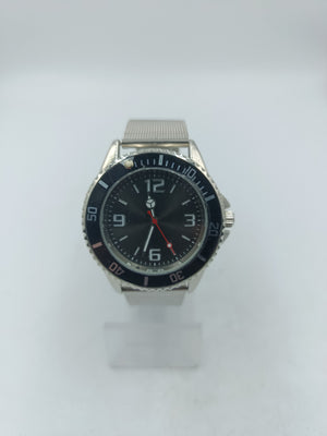 Sportliche Armbanduhr mit schwarzem Zifferblatt Edelstahl Milanaiseband modern