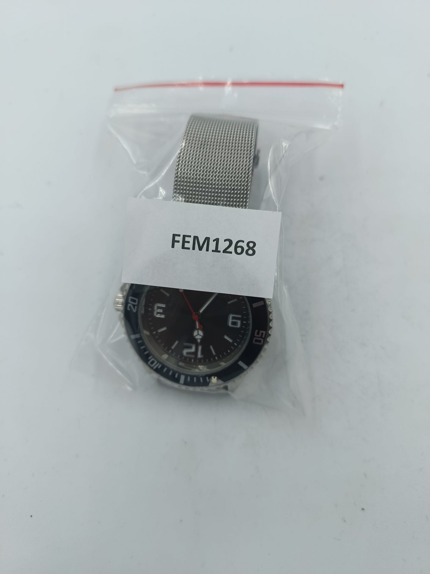 Sportliche Armbanduhr mit schwarzem Zifferblatt Edelstahl Milanaiseband modern