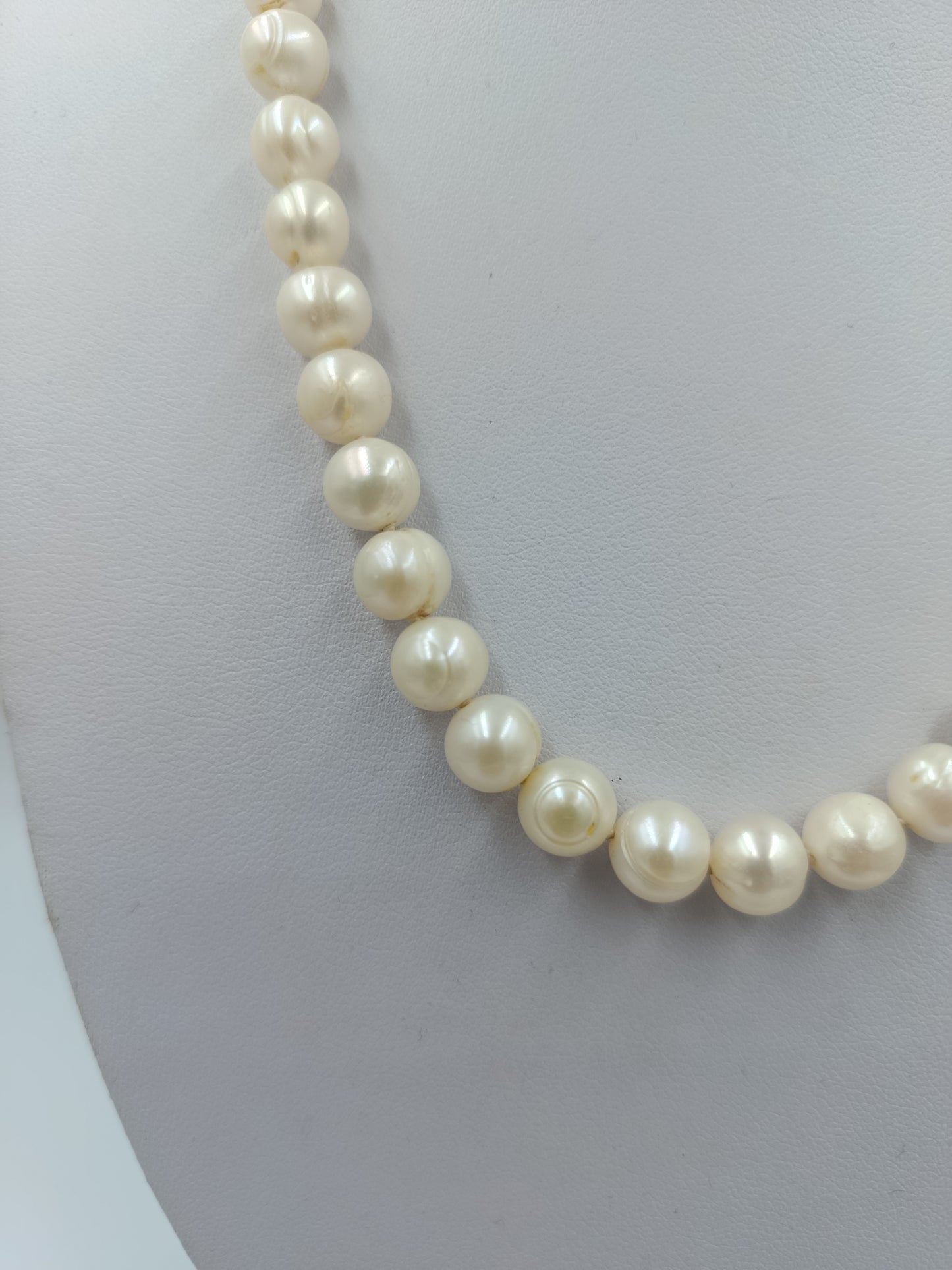 Perlenkette mit klassischem Glanz und zeitloser Eleganz für stilvolle Auftritte