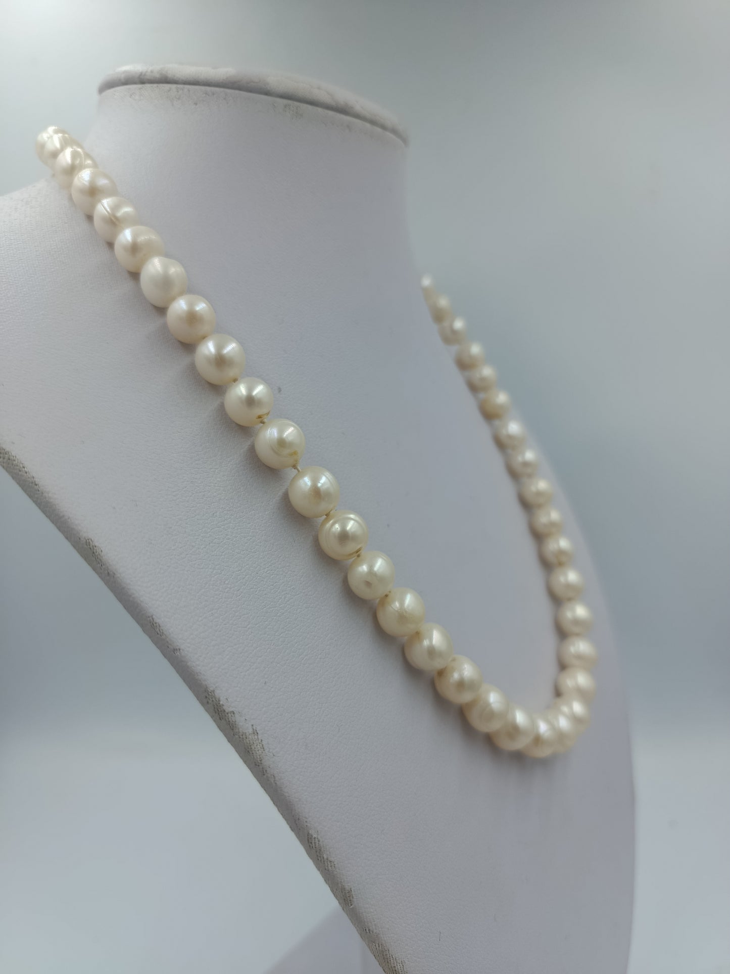 Perlenkette mit klassischem Glanz und zeitloser Eleganz für stilvolle Auftritte