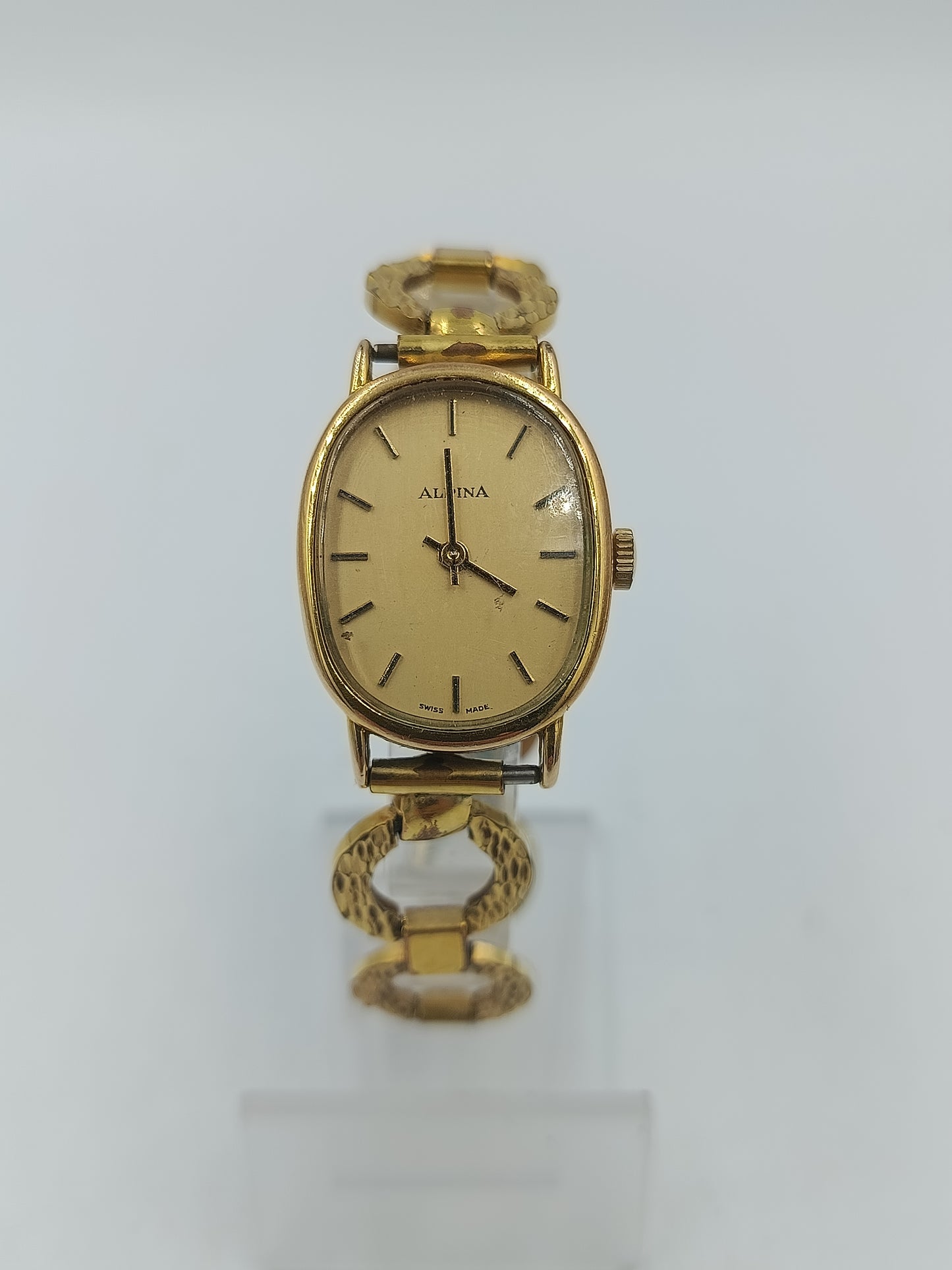 Alpina Vintage Armbanduhr mit goldenem Gehäuse und dekorativem Gliederarmband