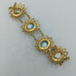 Vergoldetes Armband mit vier türkisfarbenen Schmucksteinen im filigranen Vintage Stil