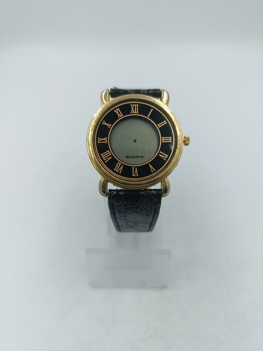 Klassische Armbanduhr mit schwarzem Lederband und römischen Ziffern im eleganten Vintage Stil