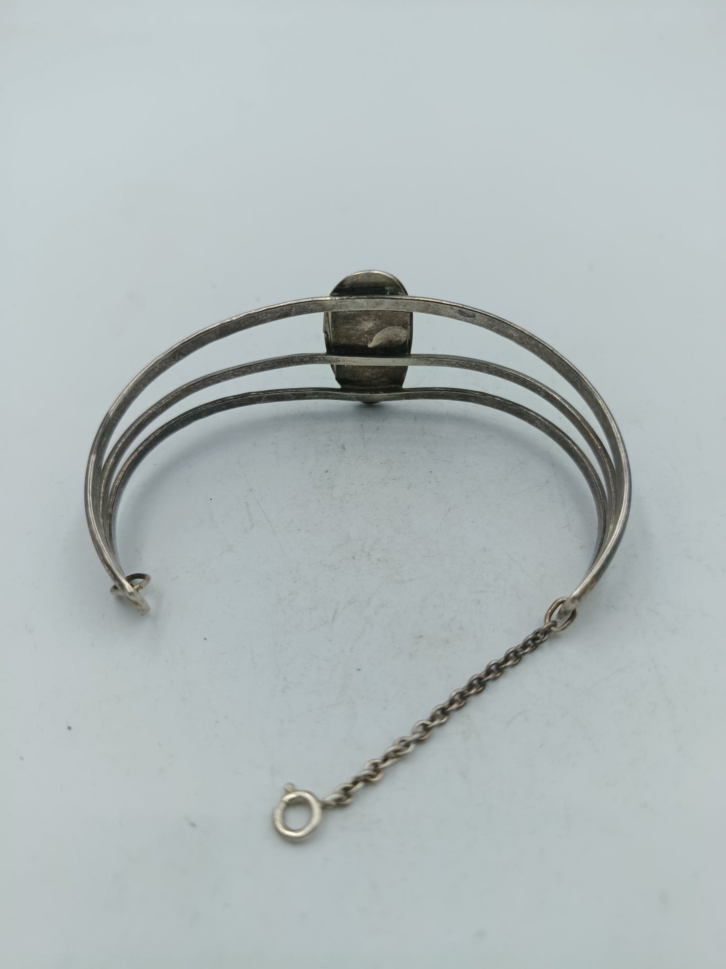 Silberarmband mit schwarzem Mittelstein im klassischen Vintage Design