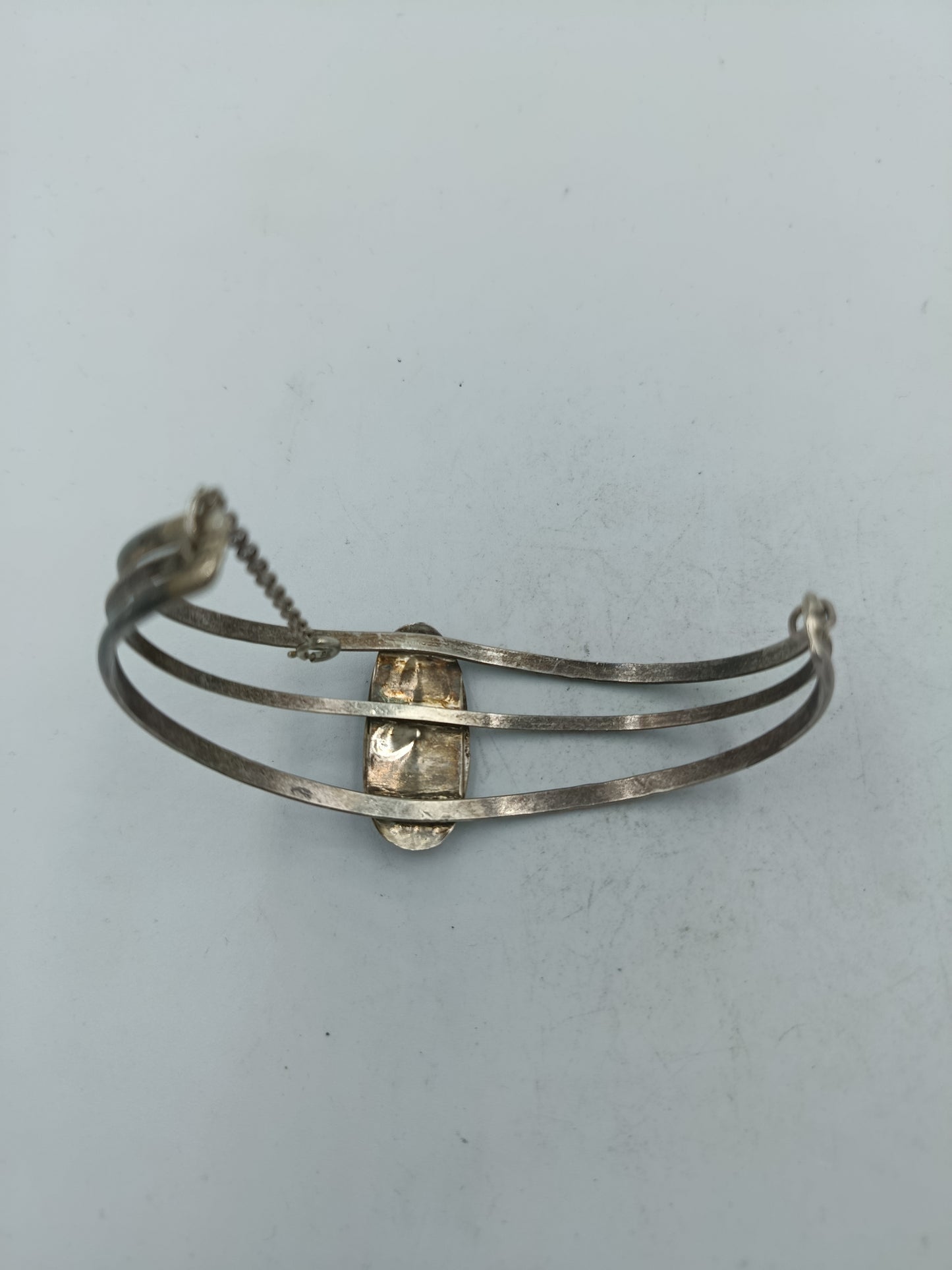 Silberarmband mit schwarzem Mittelstein im klassischen Vintage Design