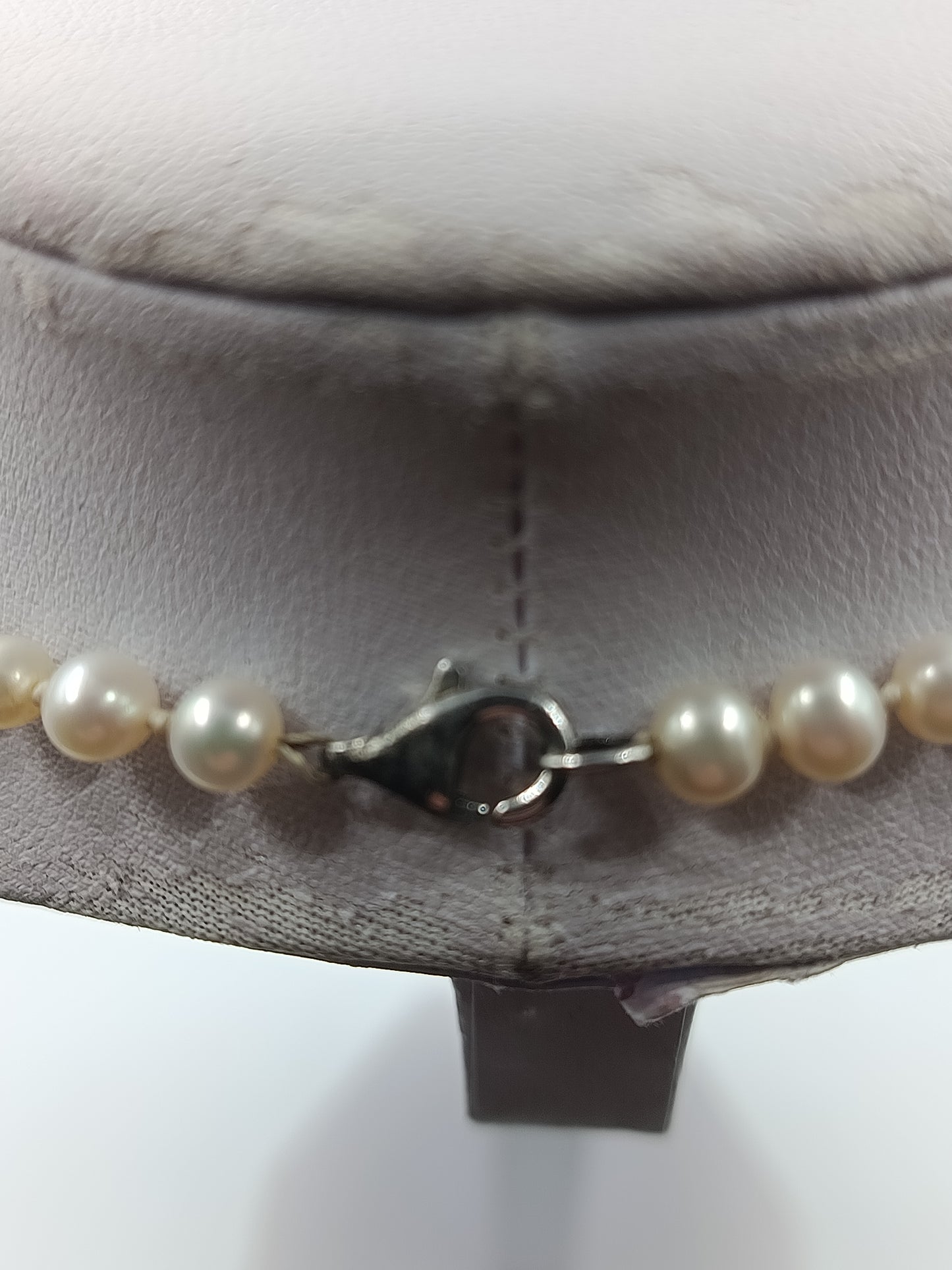 Perlenkette mit klassischem Glanz und zeitlos eleganter Ausstrahlung