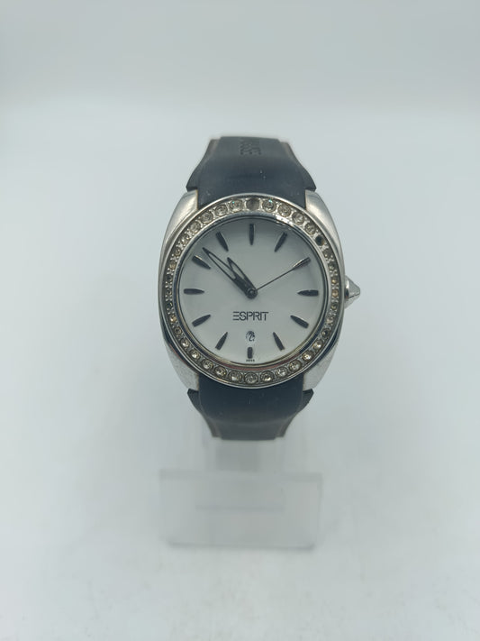 Esprit Damenarmbanduhr mit funkelnder Zierlünette und sportlich-elegantem Design
