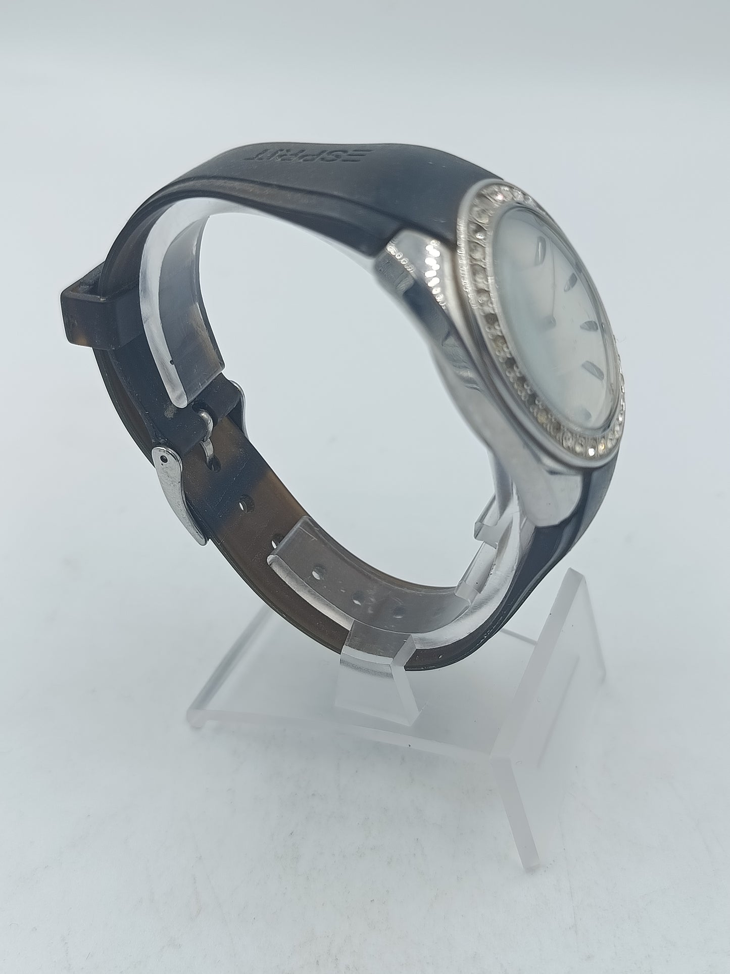 Esprit Damenarmbanduhr mit funkelnder Zierlünette und sportlich-elegantem Design